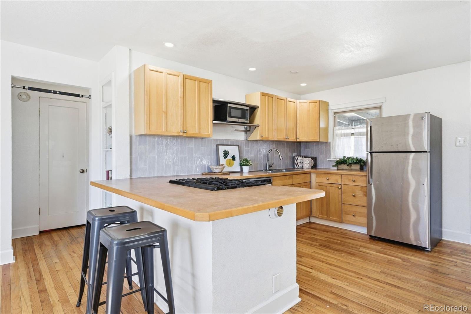 1738 Valentia Street