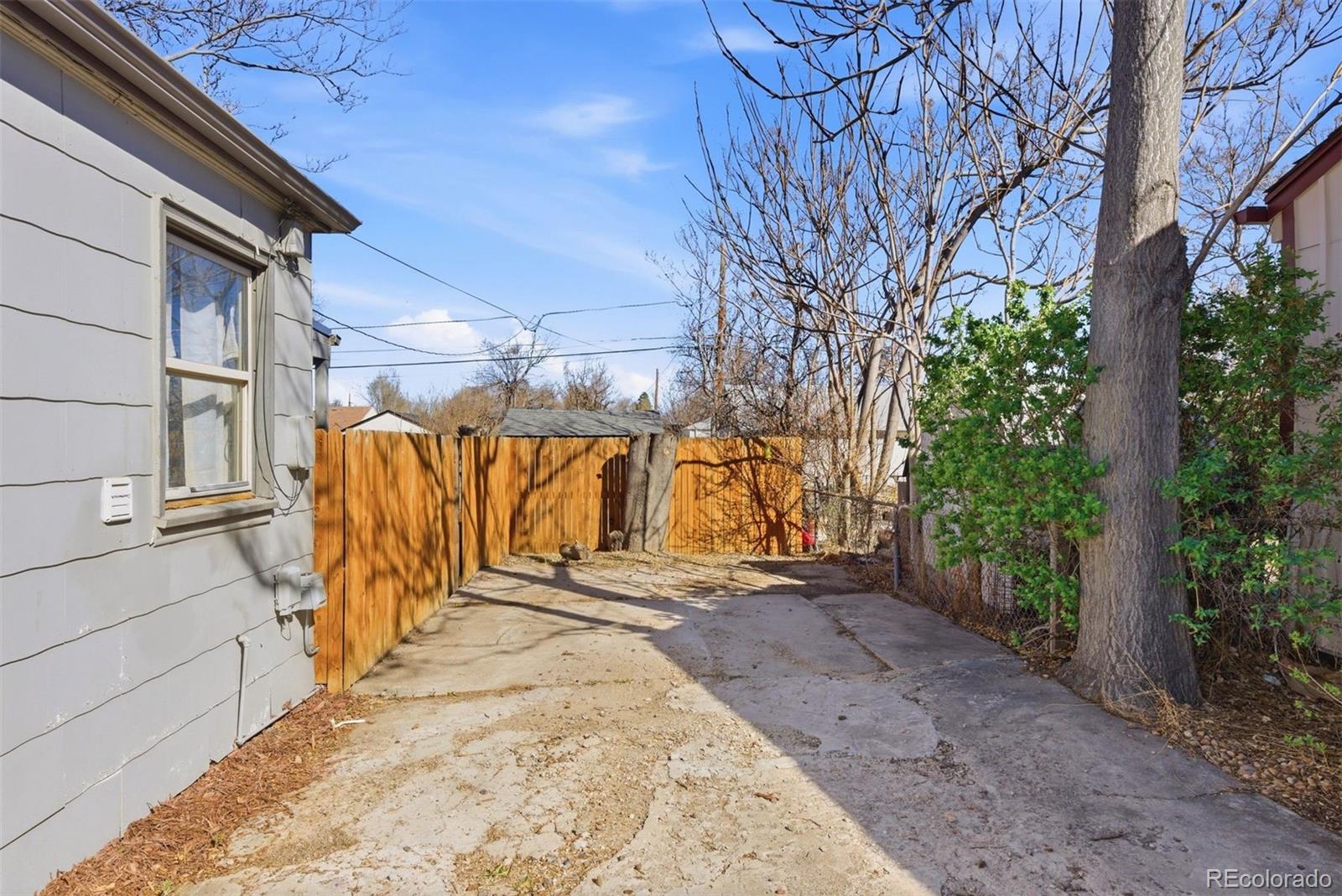 1738 Valentia Street