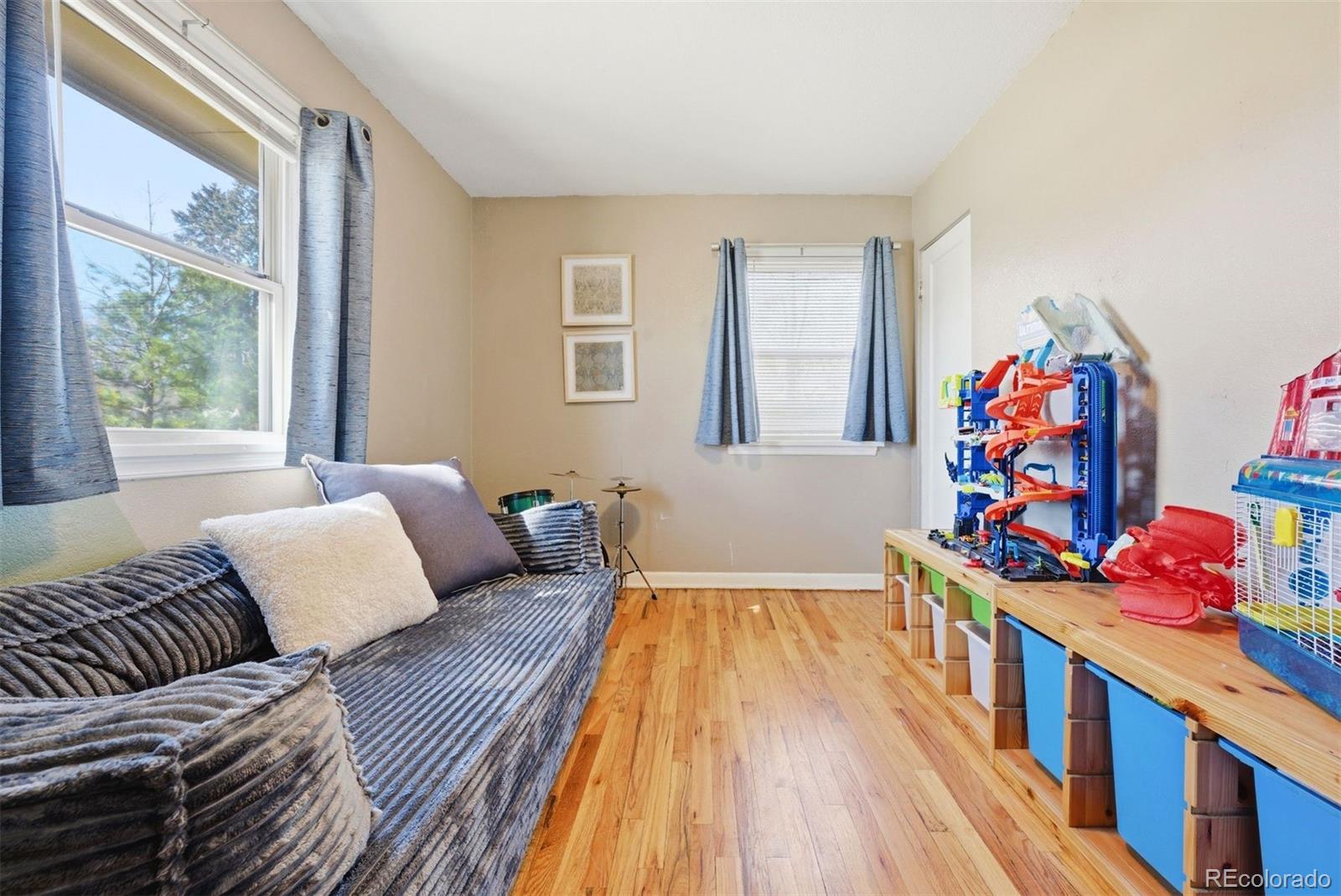 1738 Valentia Street