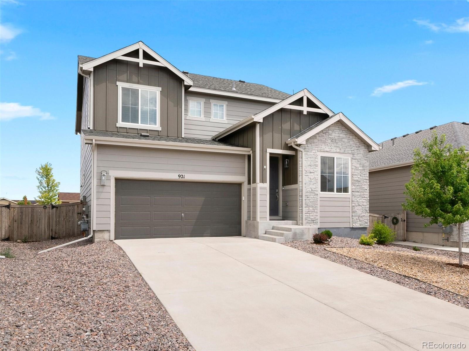 921 White Leaf Circle