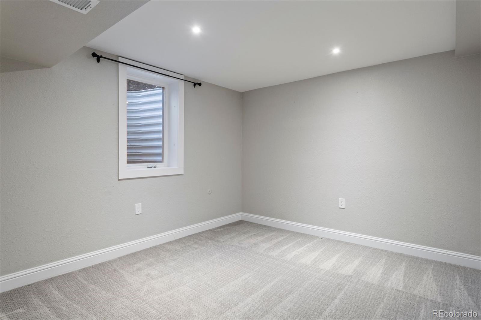 4424 E Maplewood Avenue