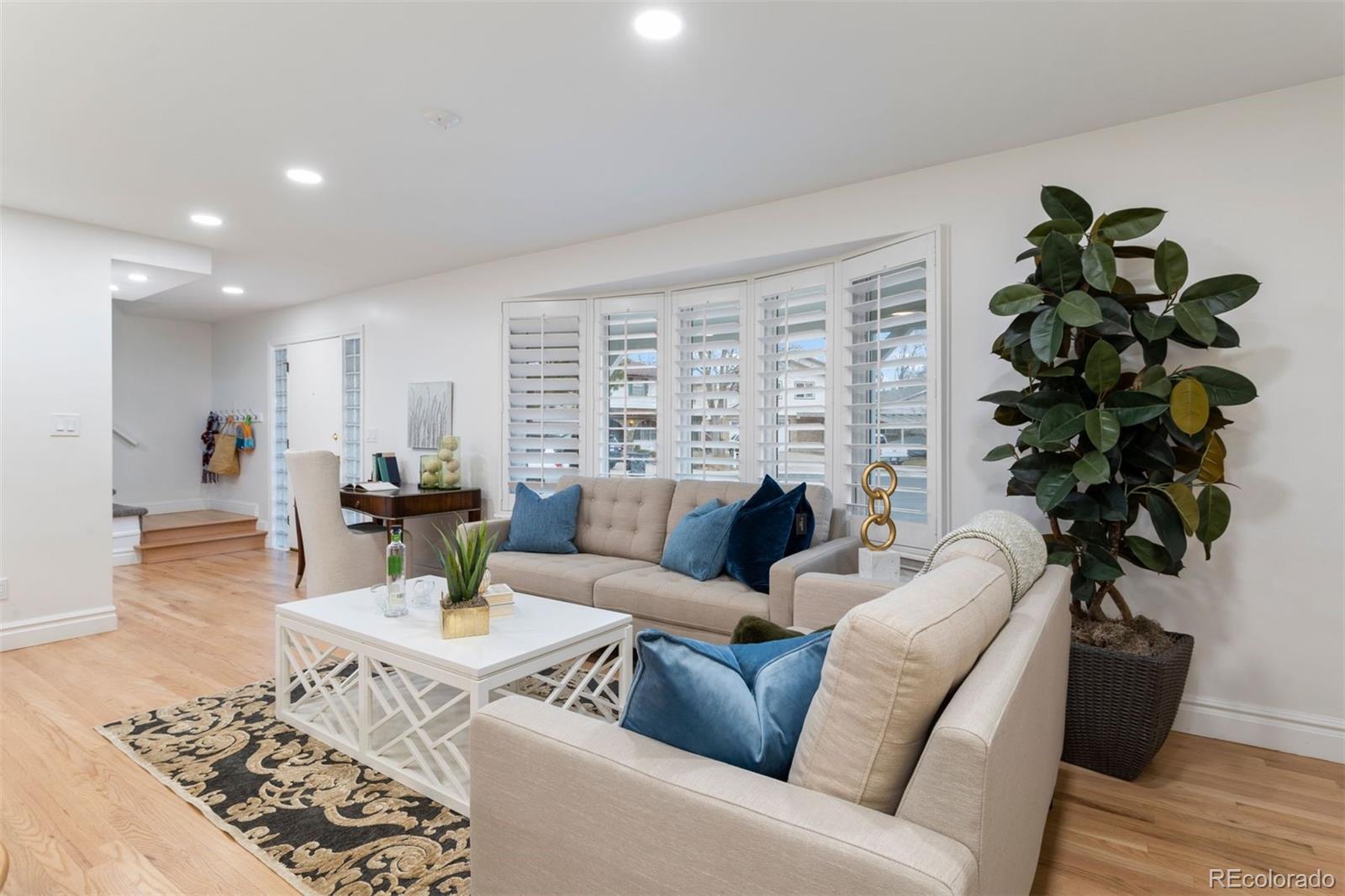 4424 E Maplewood Avenue