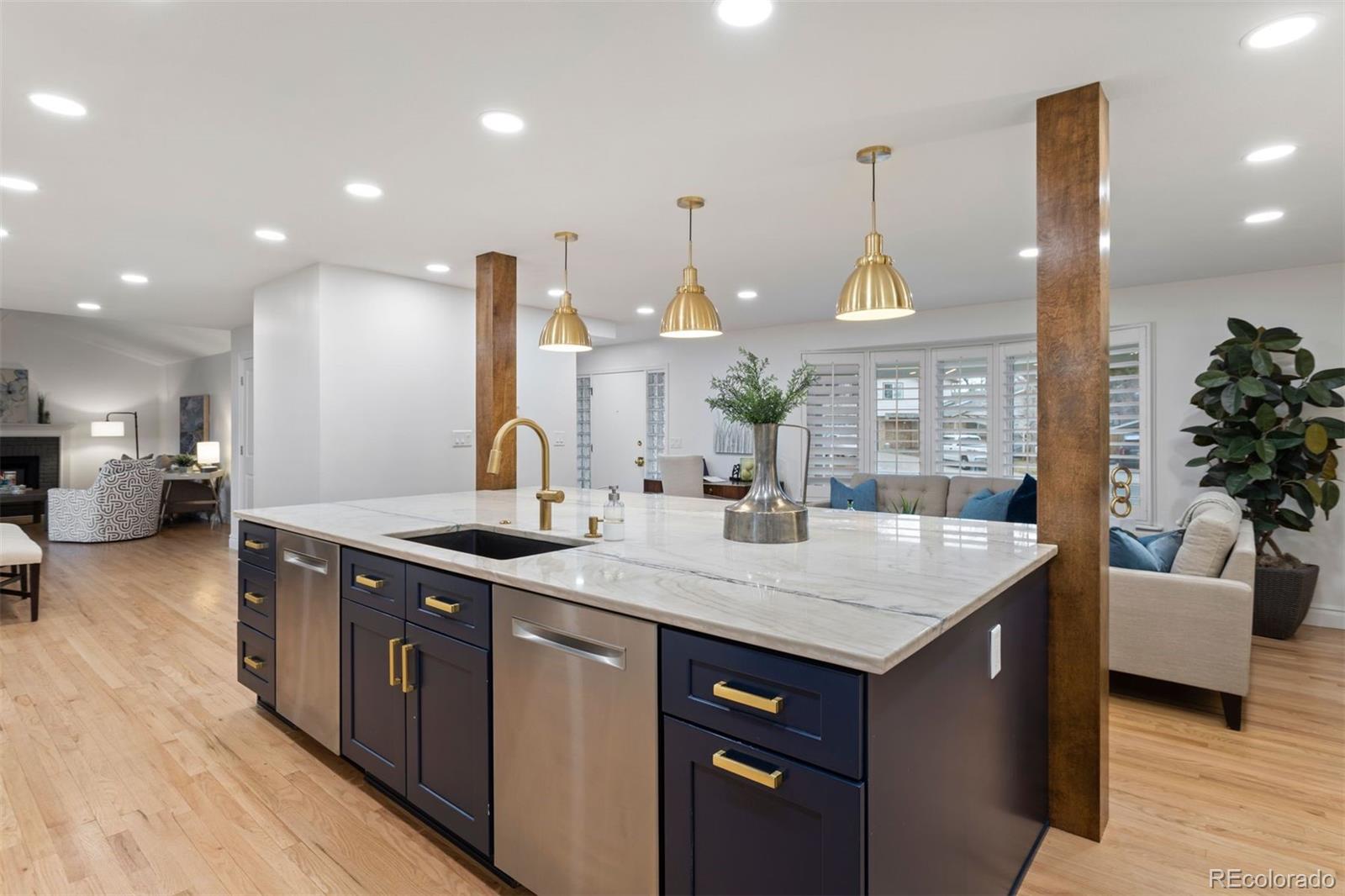 4424 E Maplewood Avenue