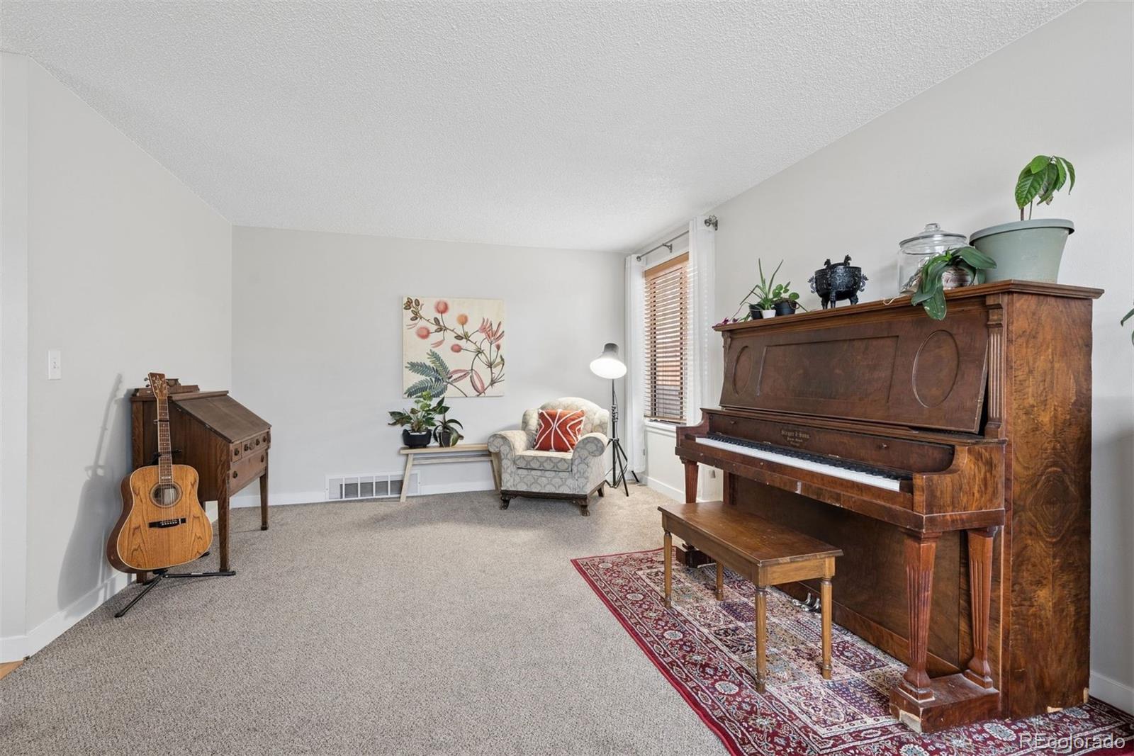 8015 W Calhoun Place