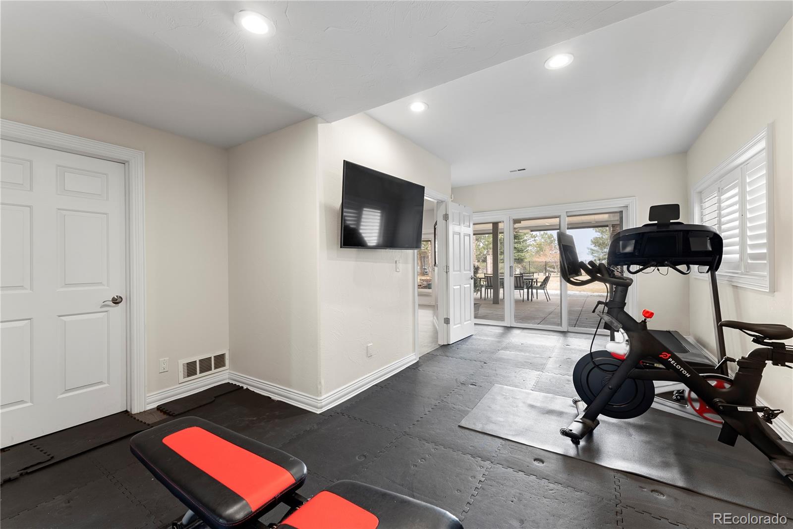 8425 Colonial Drive