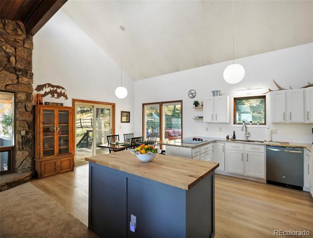 6573 Iroquois Trail