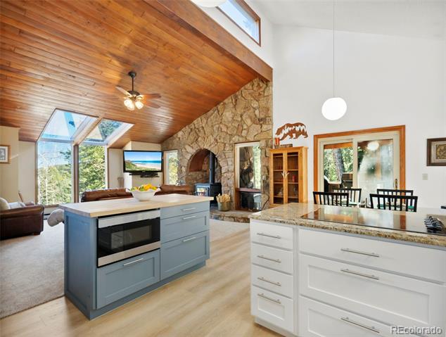 6573 Iroquois Trail