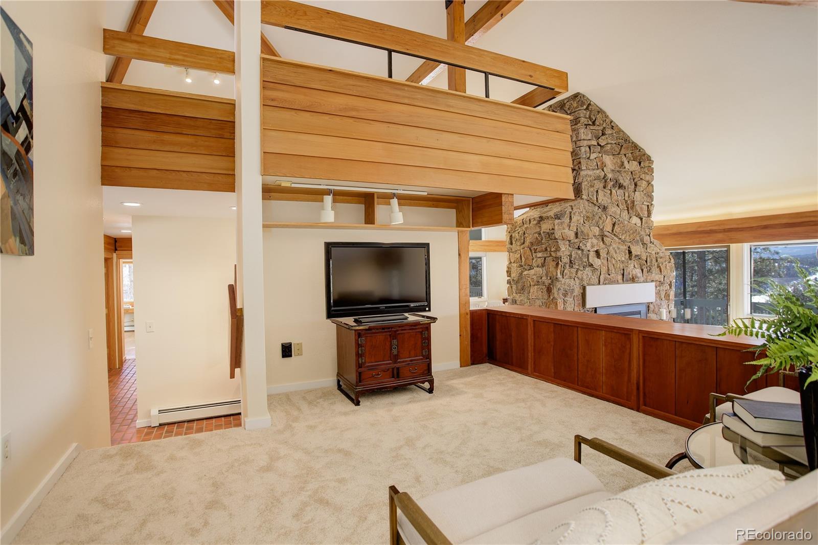25060 Montane Drive West