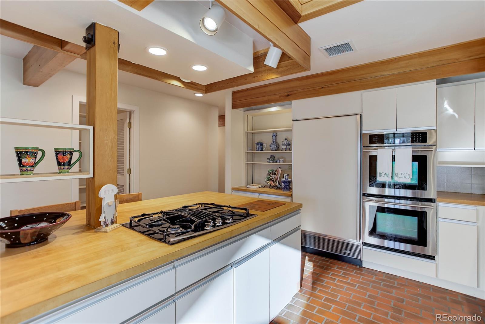 25060 Montane Drive West