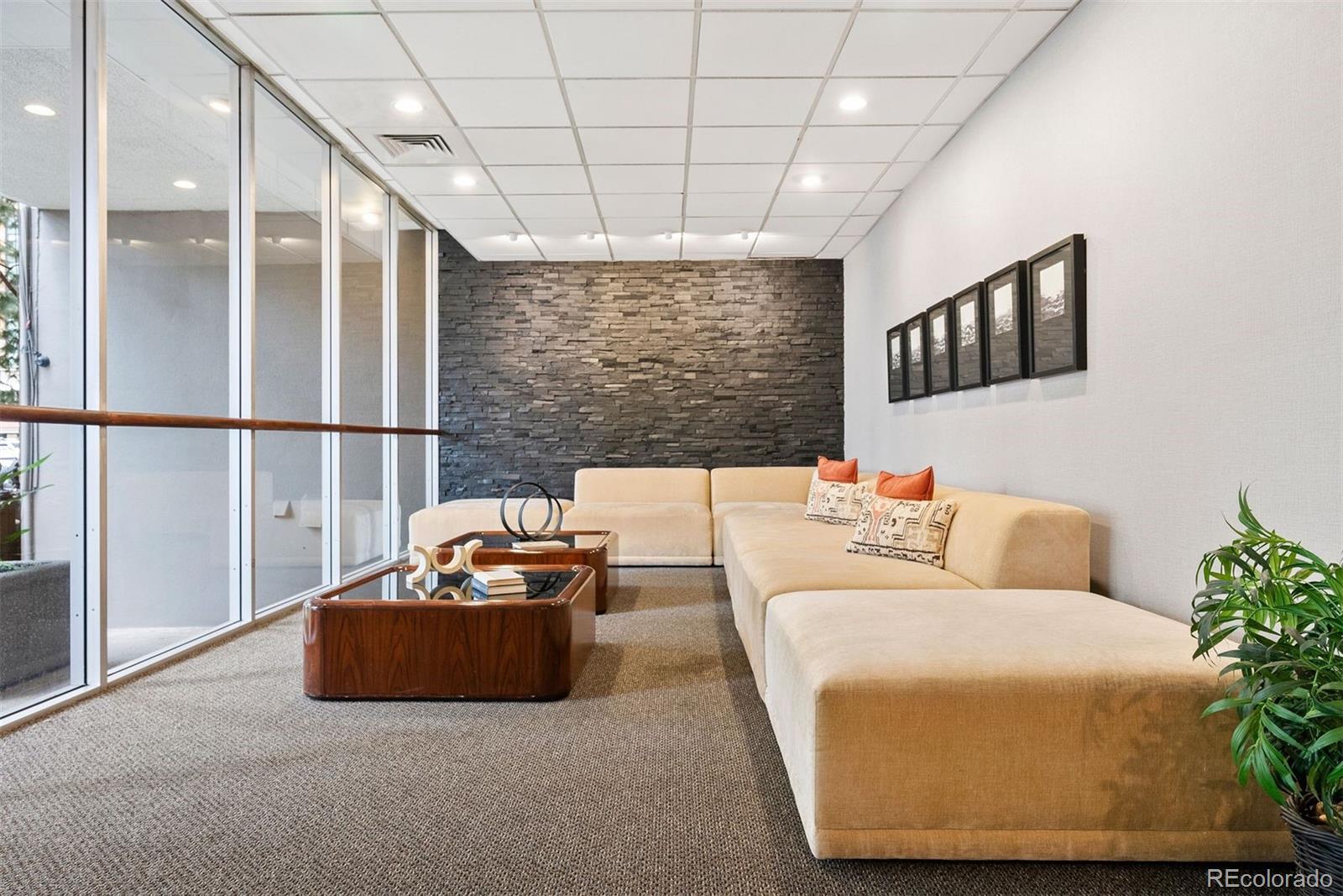 2 Adams Street Unit: 806