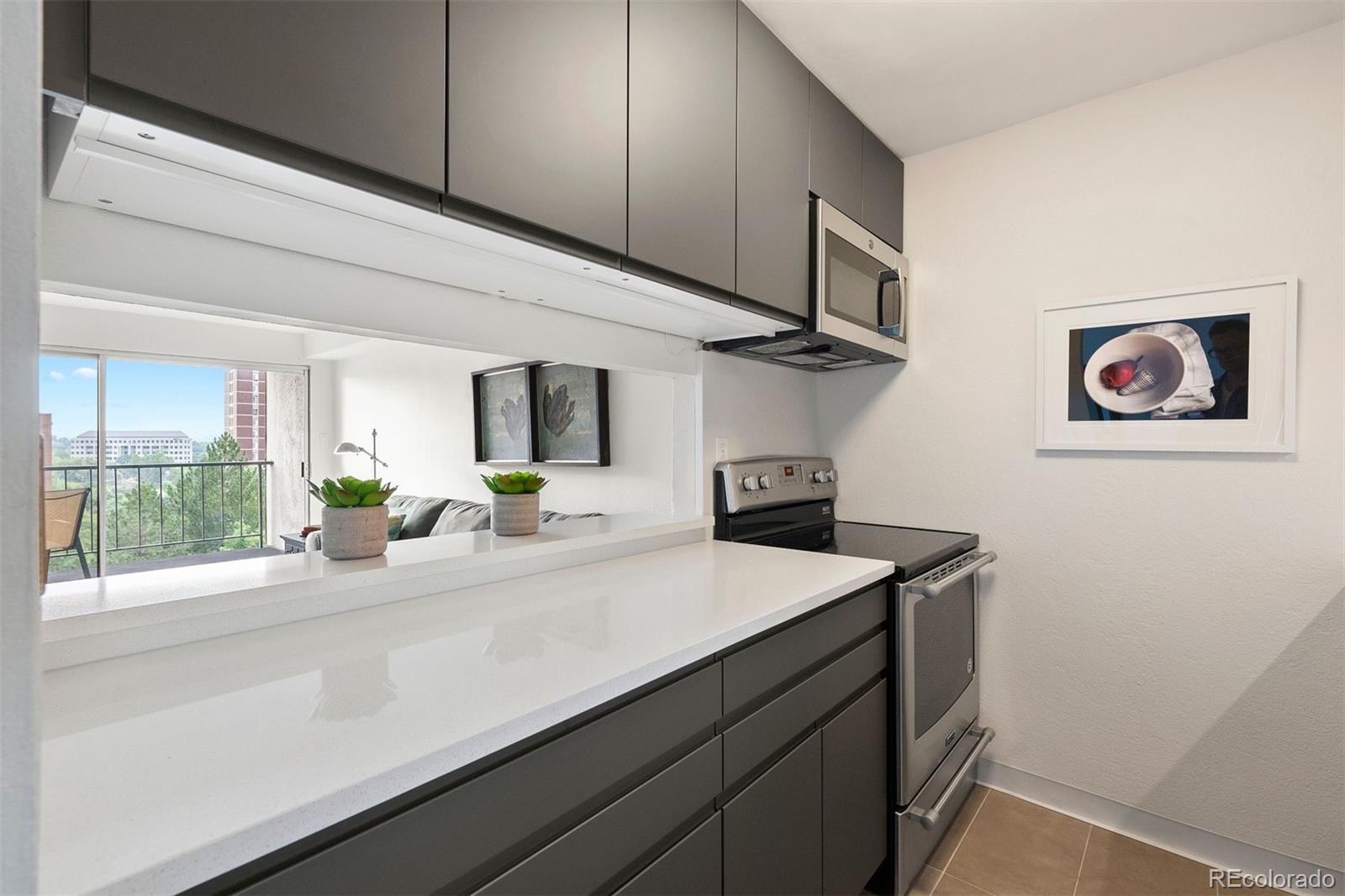 2 Adams Street Unit: 806