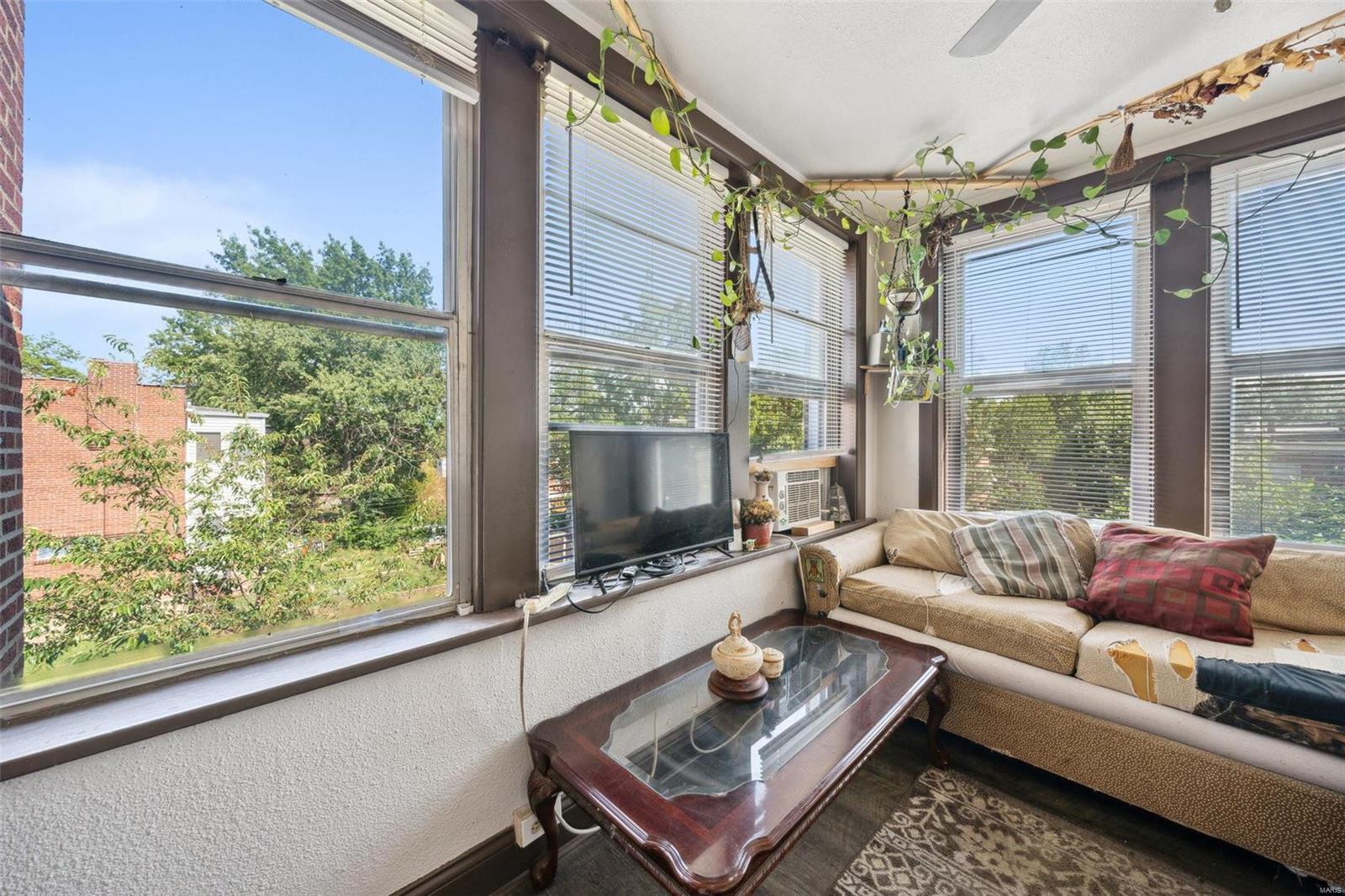5214 Devonshire Avenue Unit: 5214-5216