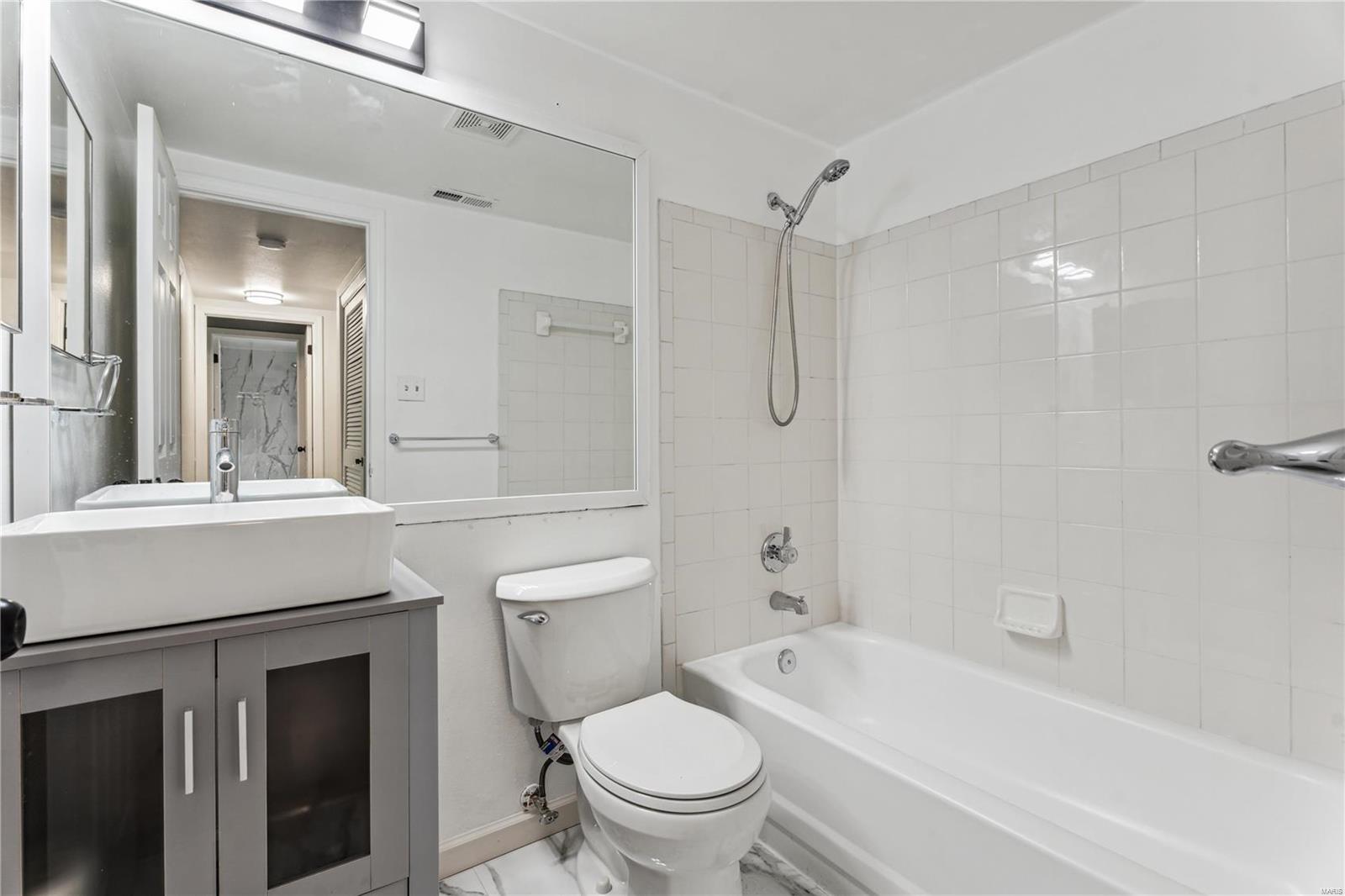 1942 Marine Terrace Drive Unit: B