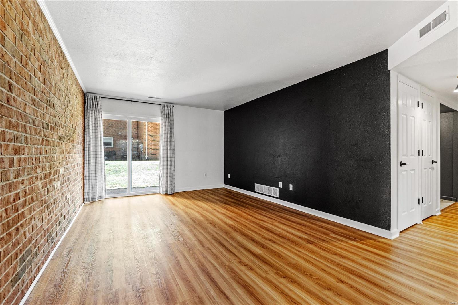 1958 Greenpoint Drive Unit: 102