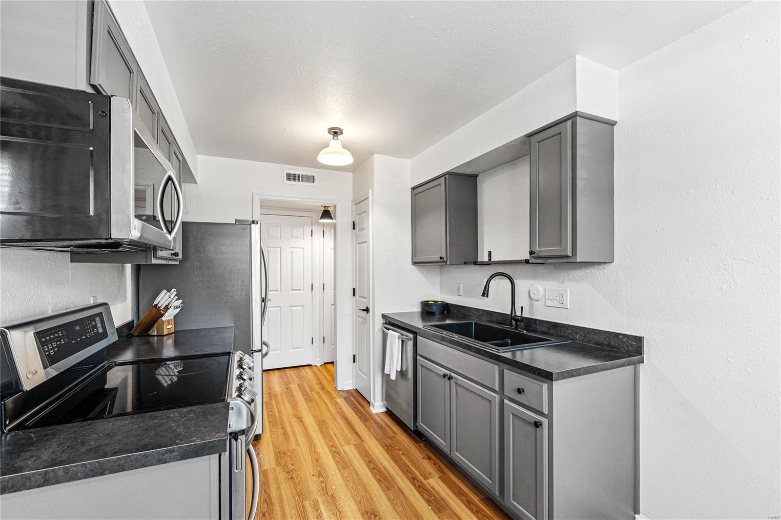 1958 Greenpoint Drive Unit: 102