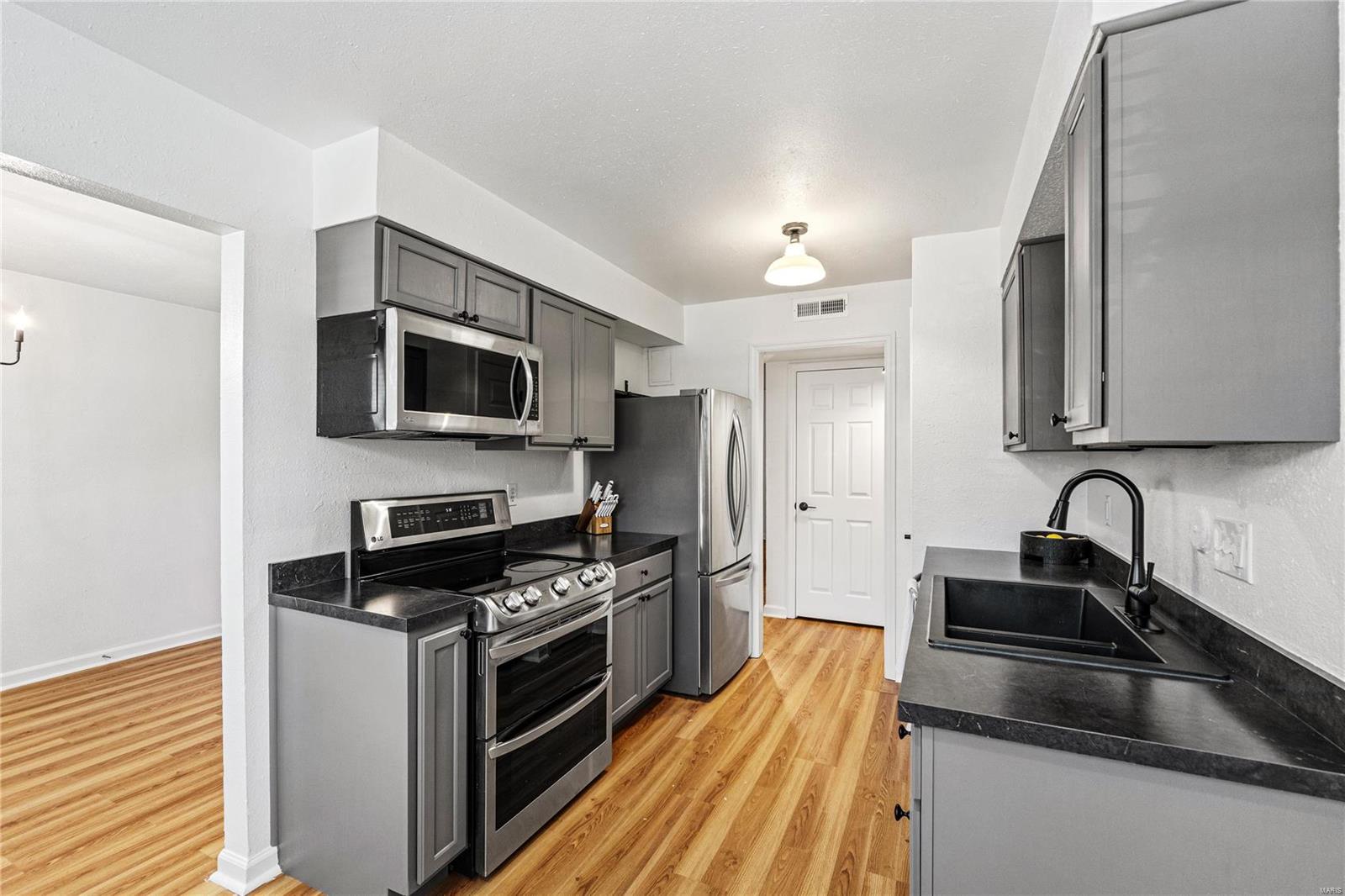 1958 Greenpoint Drive Unit: 102