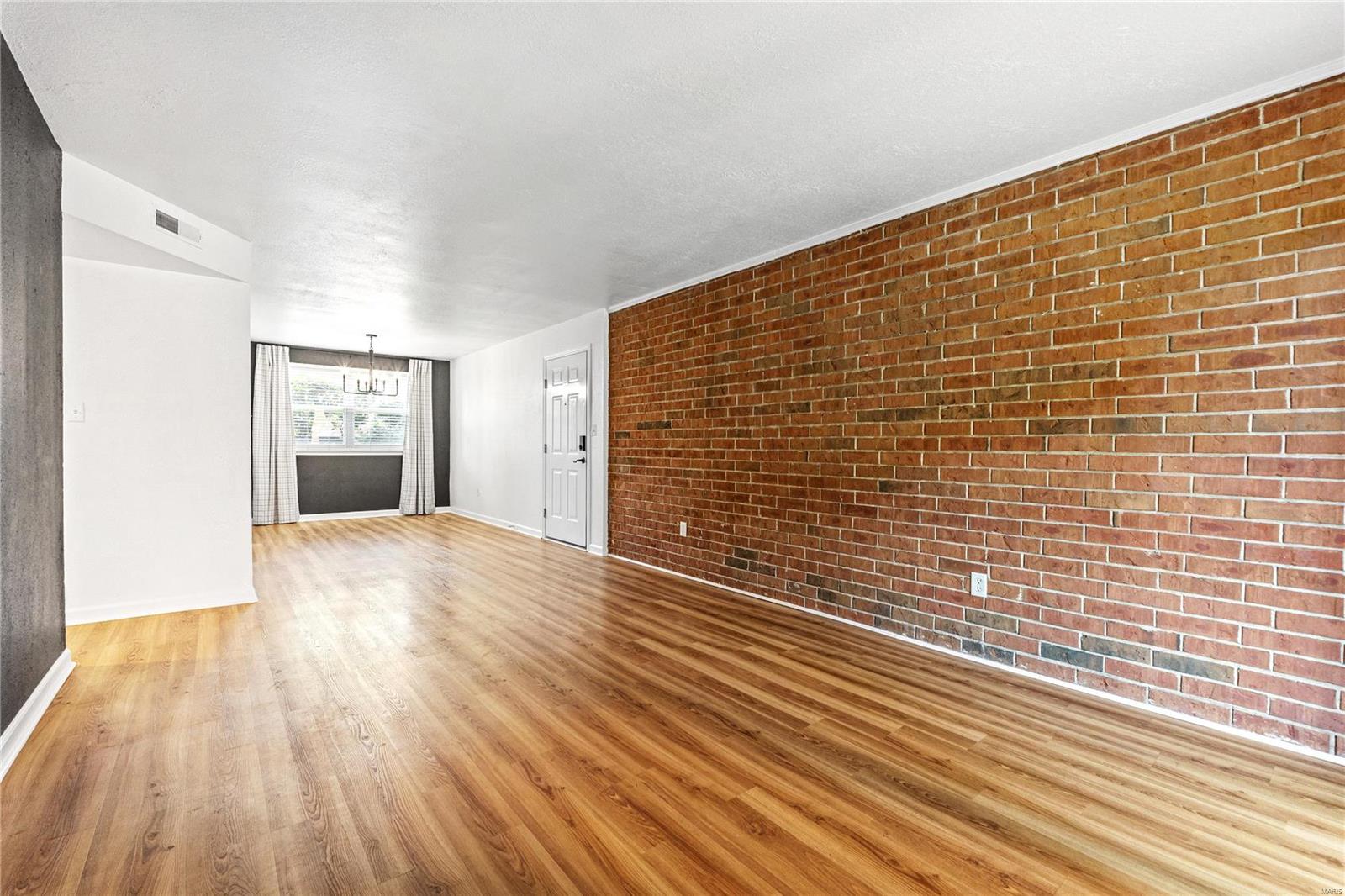 1958 Greenpoint Drive Unit: 102
