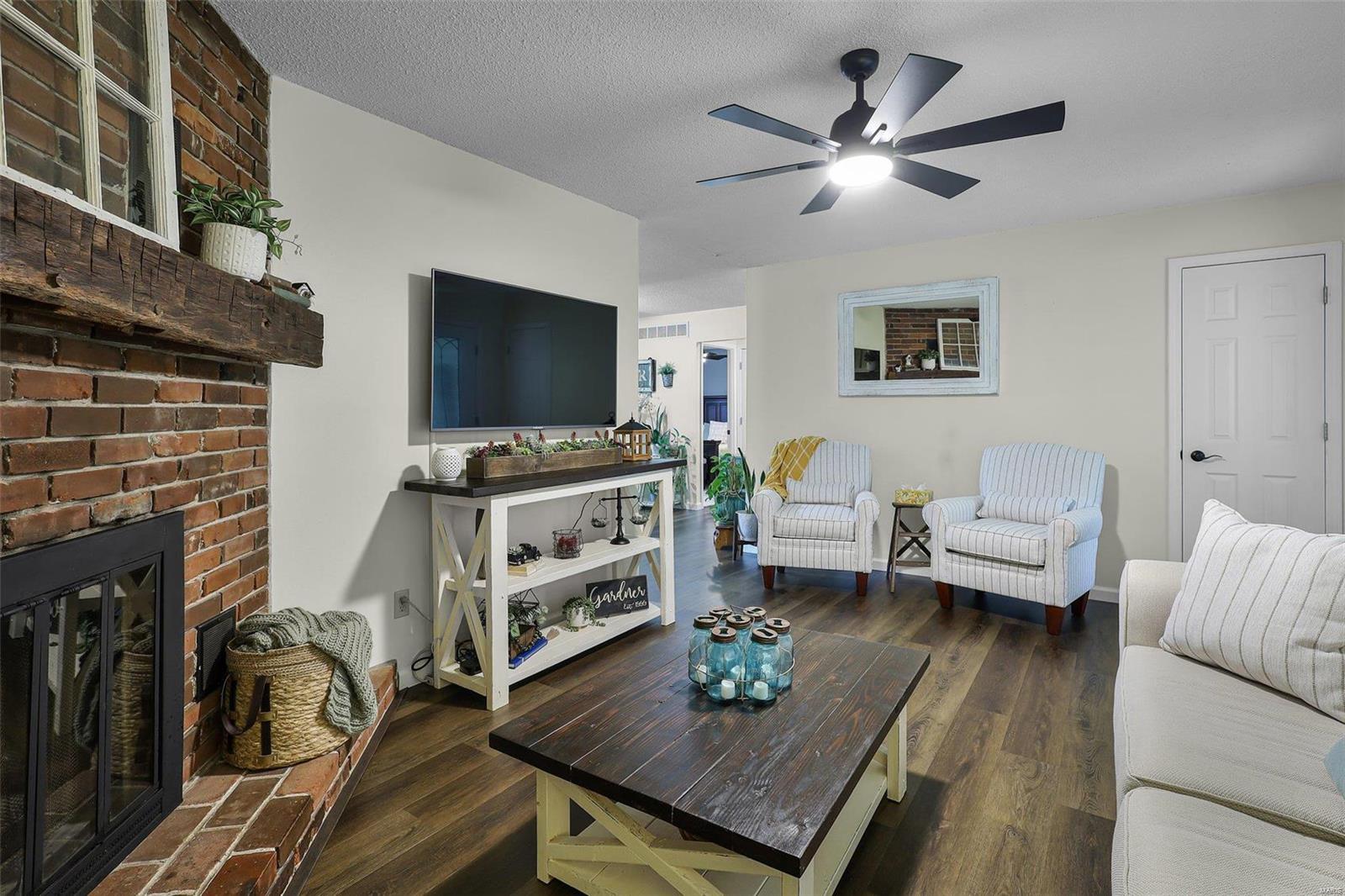 211 Straightoak Court
