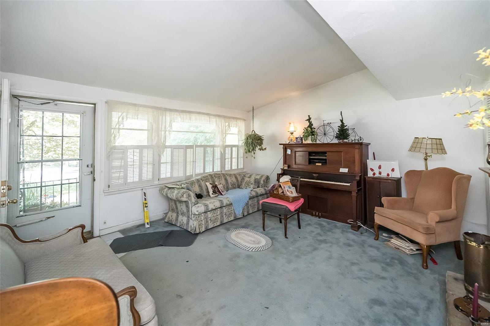621 Crest Court