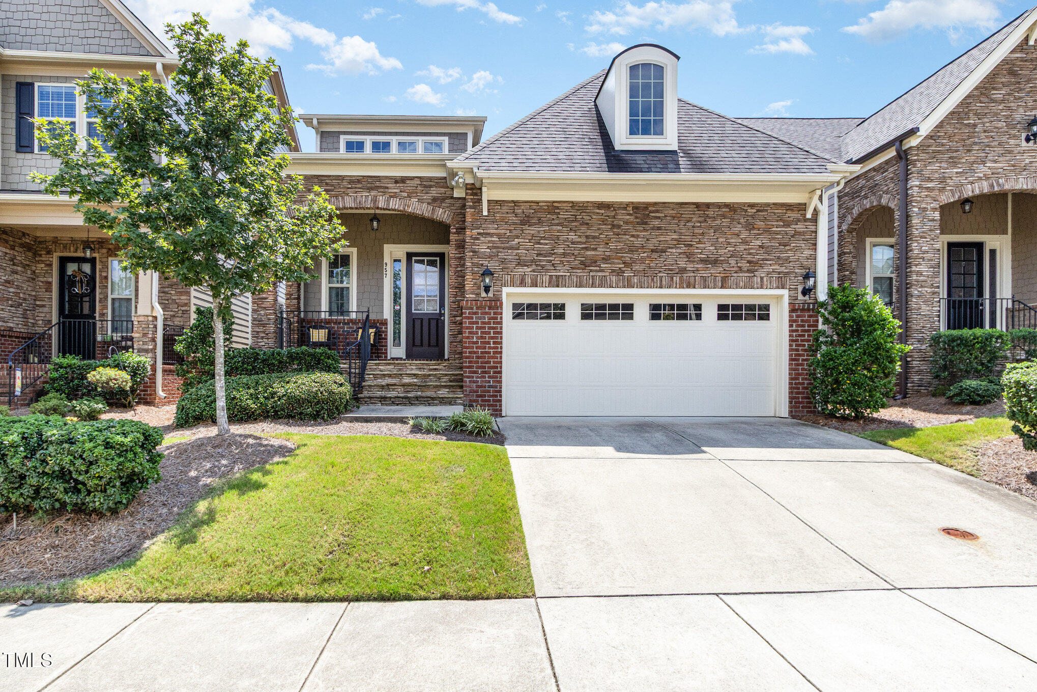 957 Regency Cottage Place
