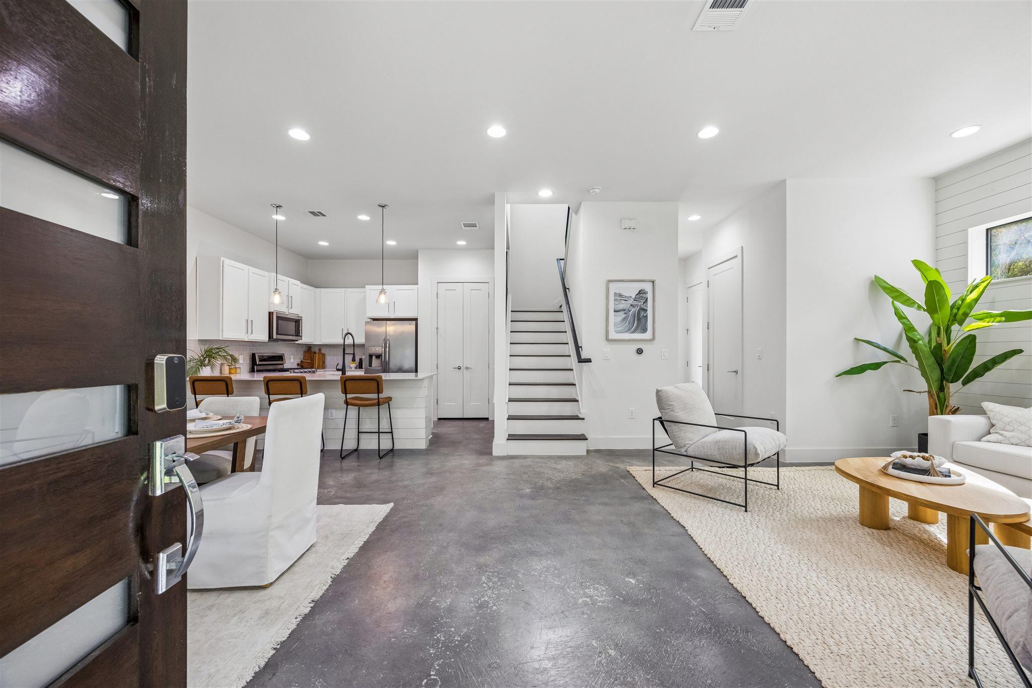 1118 Algarita Ave # 2