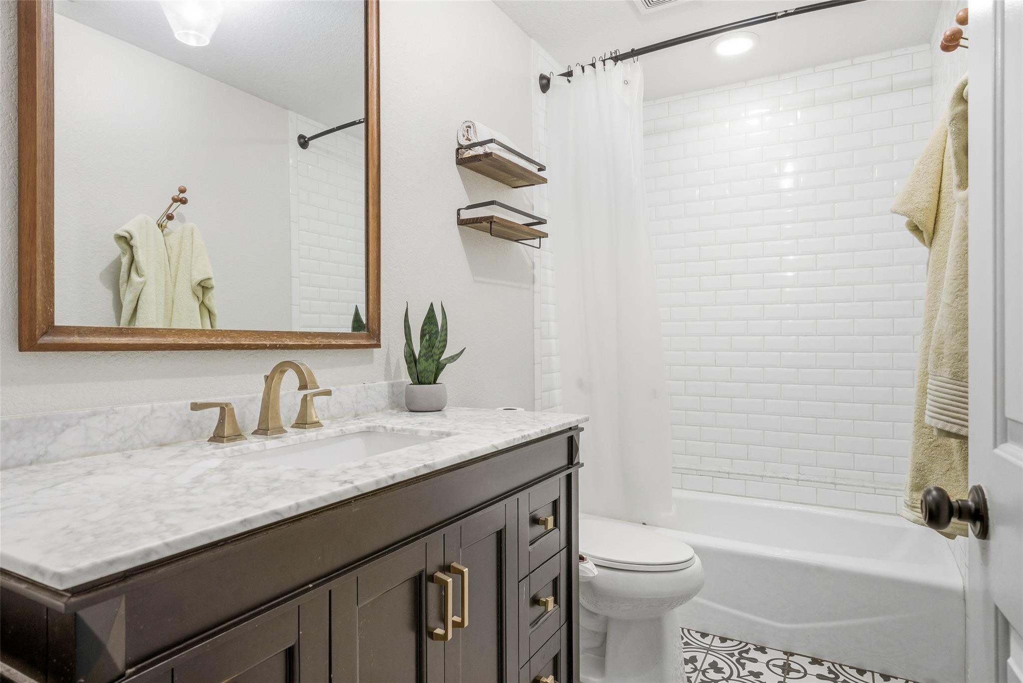 1000 Liberty Park DR # 204