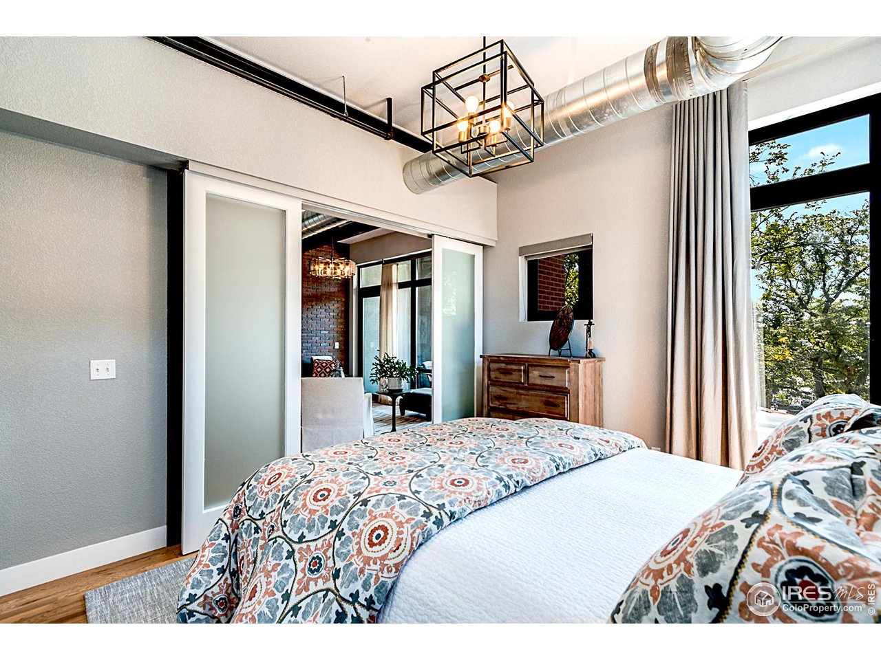 210 W Magnolia St 350