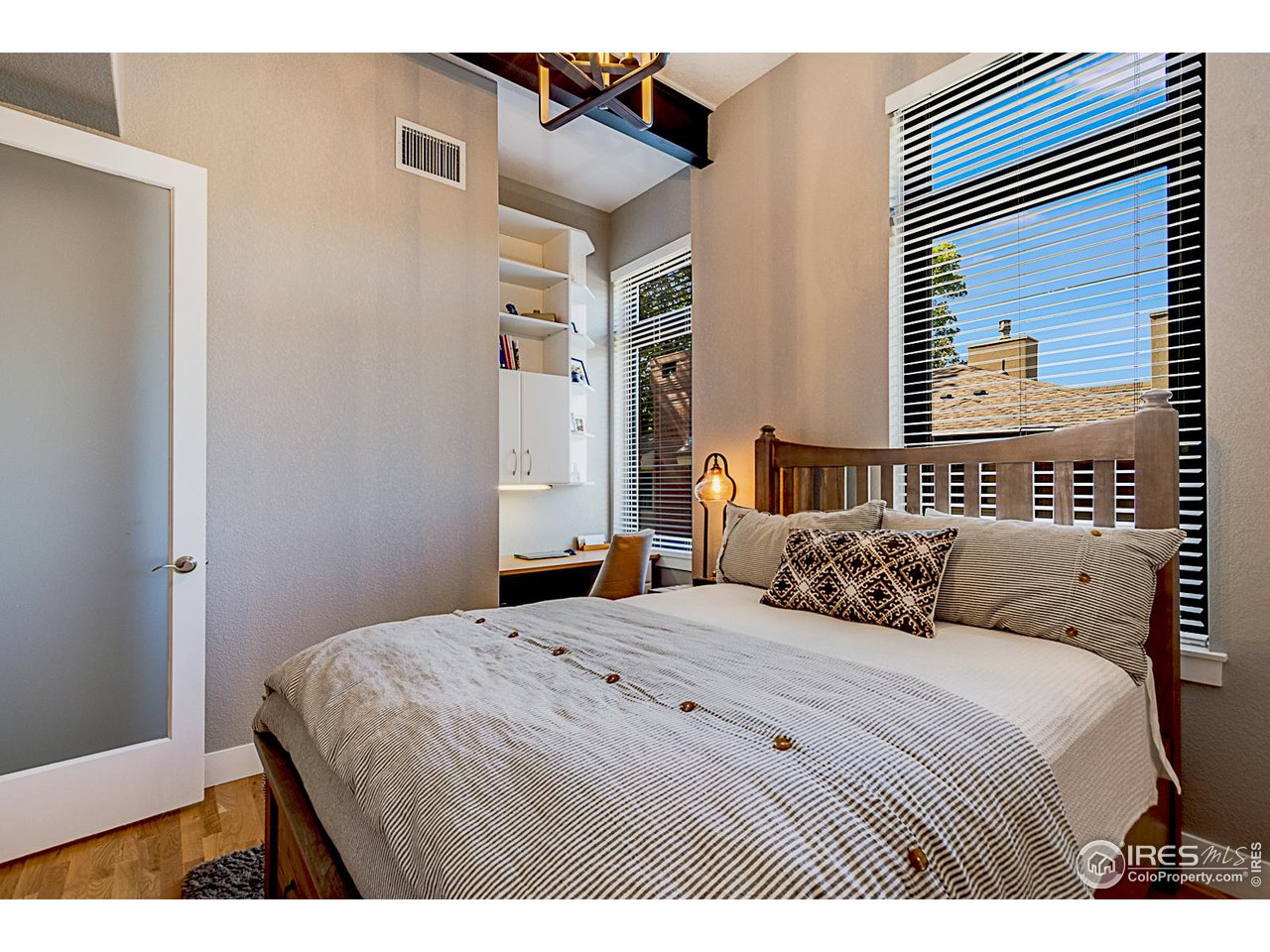 210 W Magnolia St 350