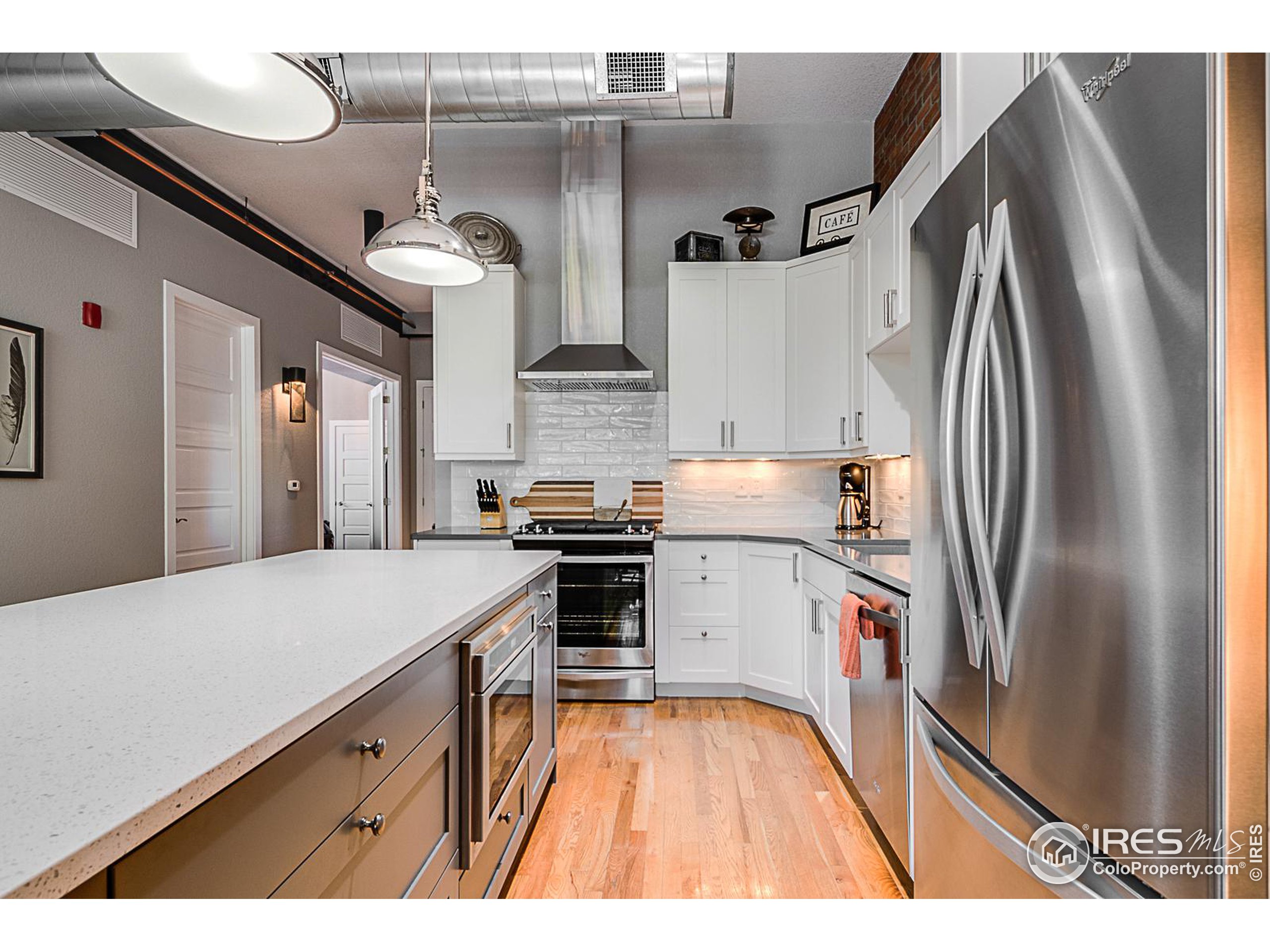 210 W Magnolia St 350