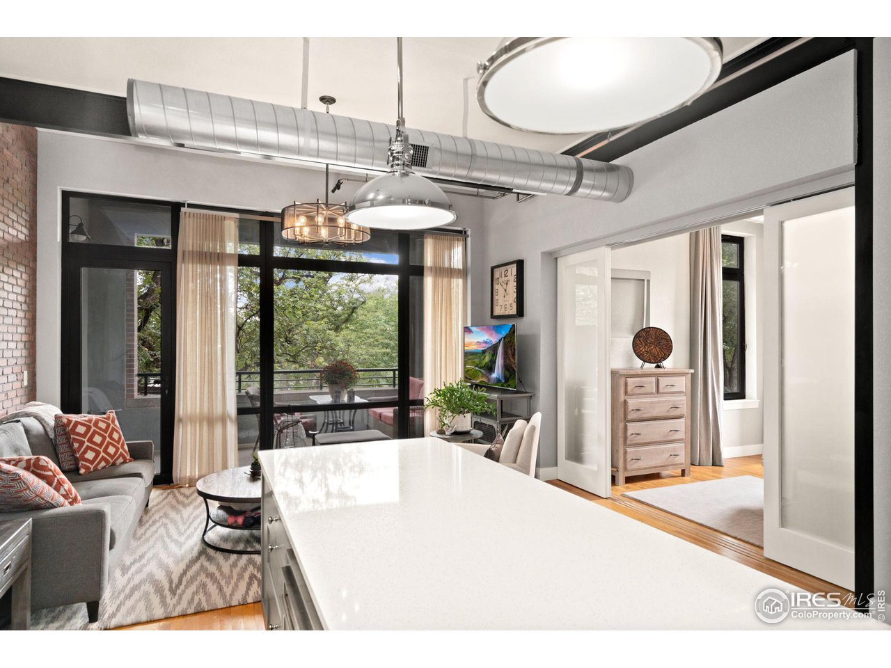 210 W Magnolia St 350