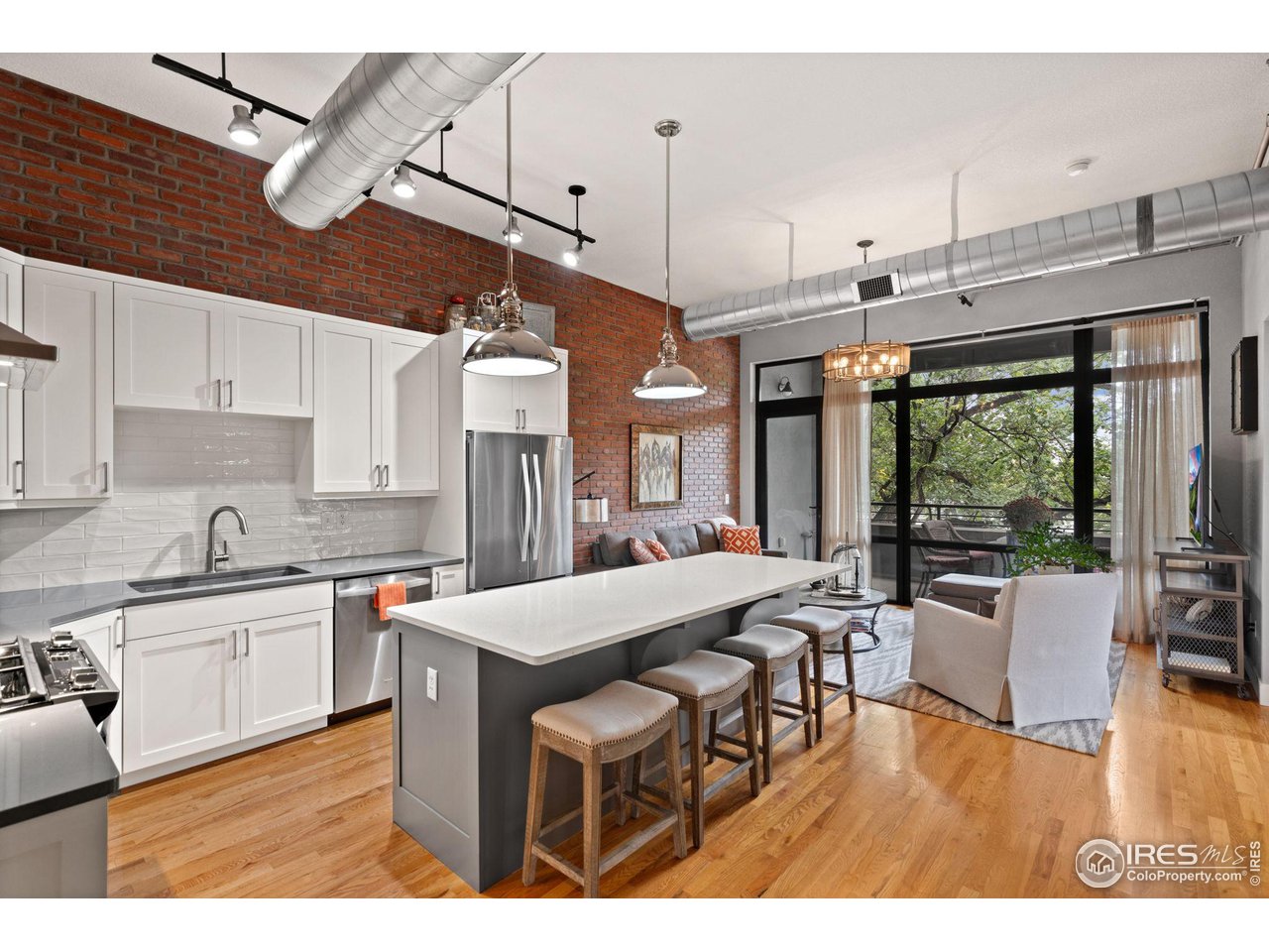 210 W Magnolia St 350