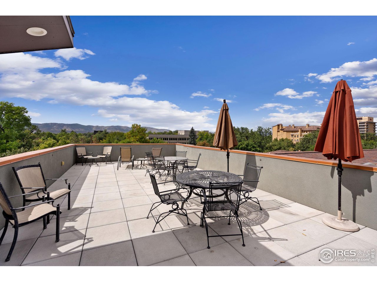 210 W Magnolia St 350