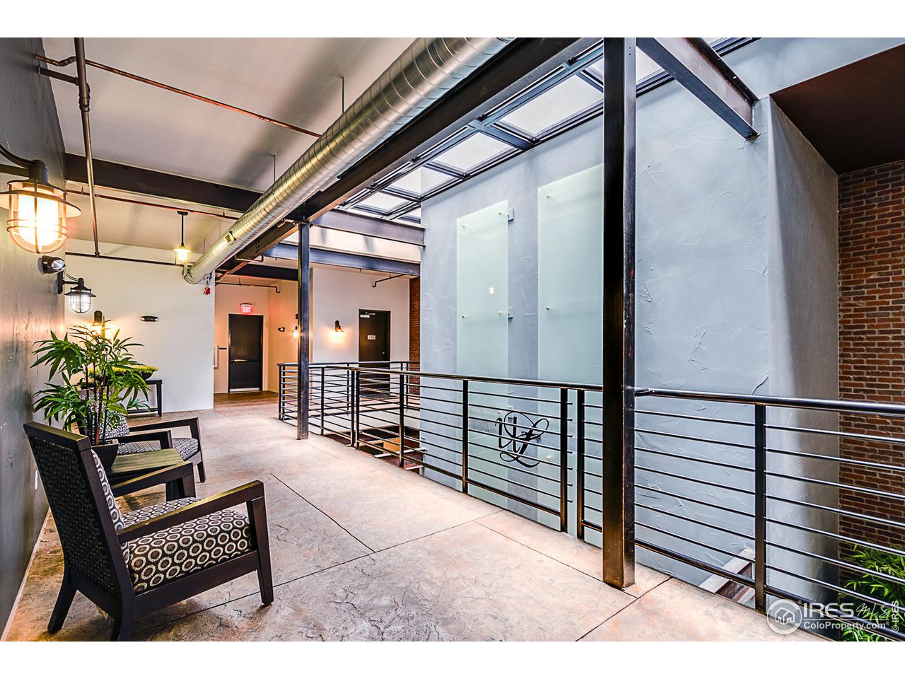 210 W Magnolia St 350