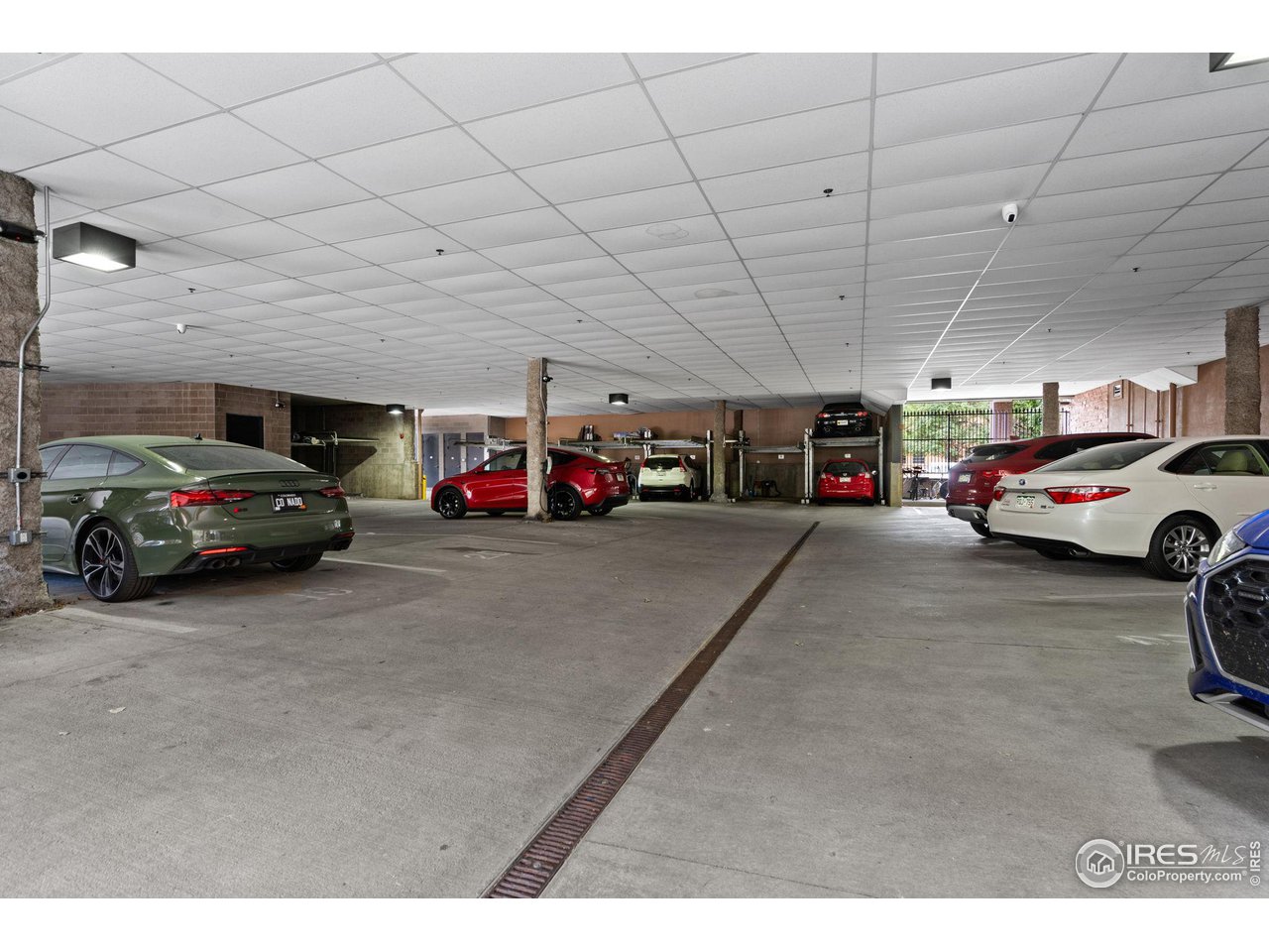 210 W Magnolia St 350