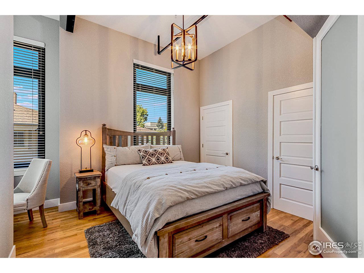 210 W Magnolia St 350