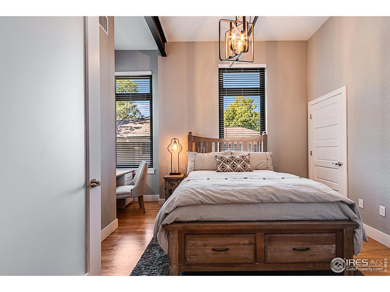 210 W Magnolia St 350