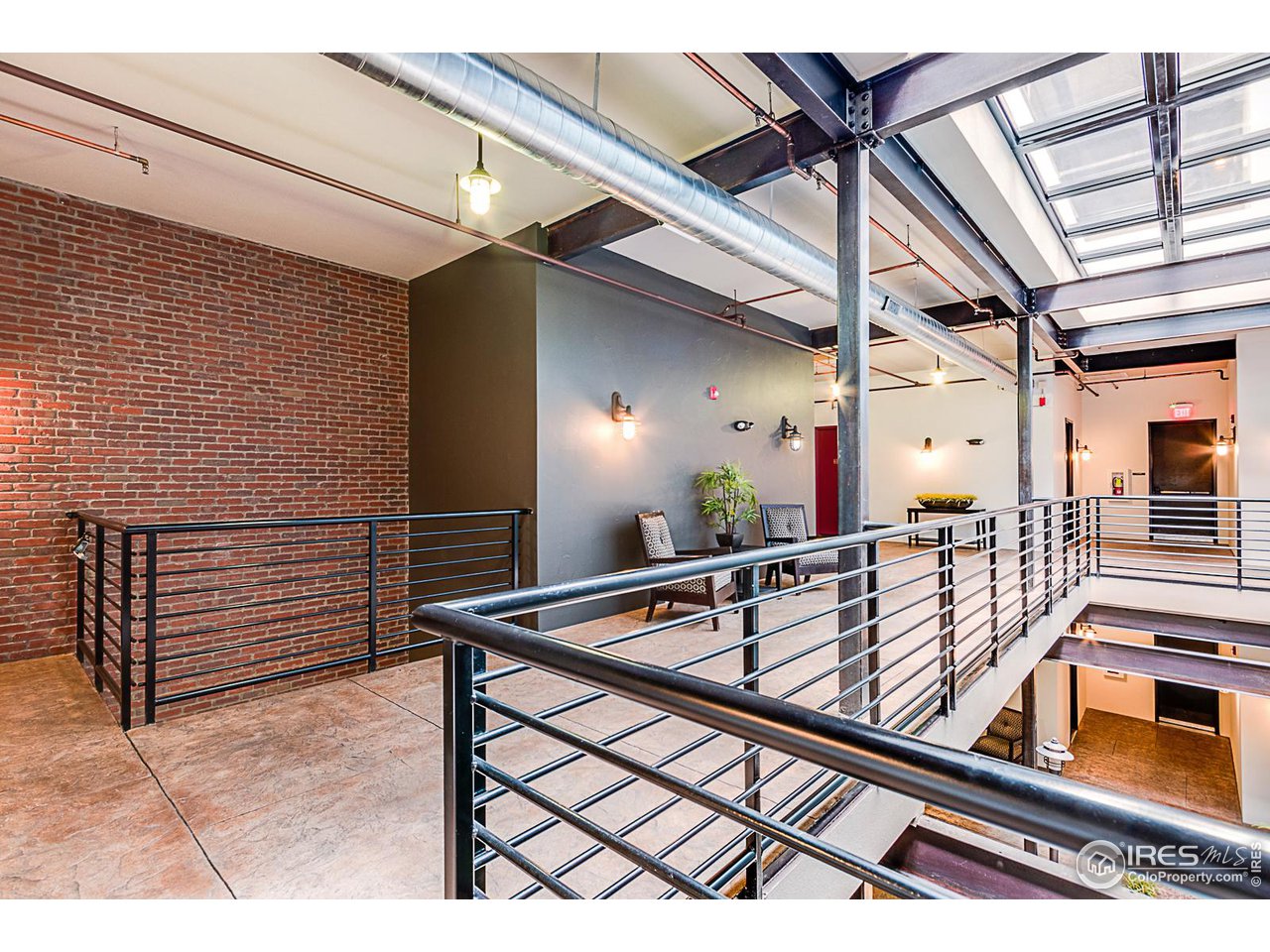 210 W Magnolia St 350