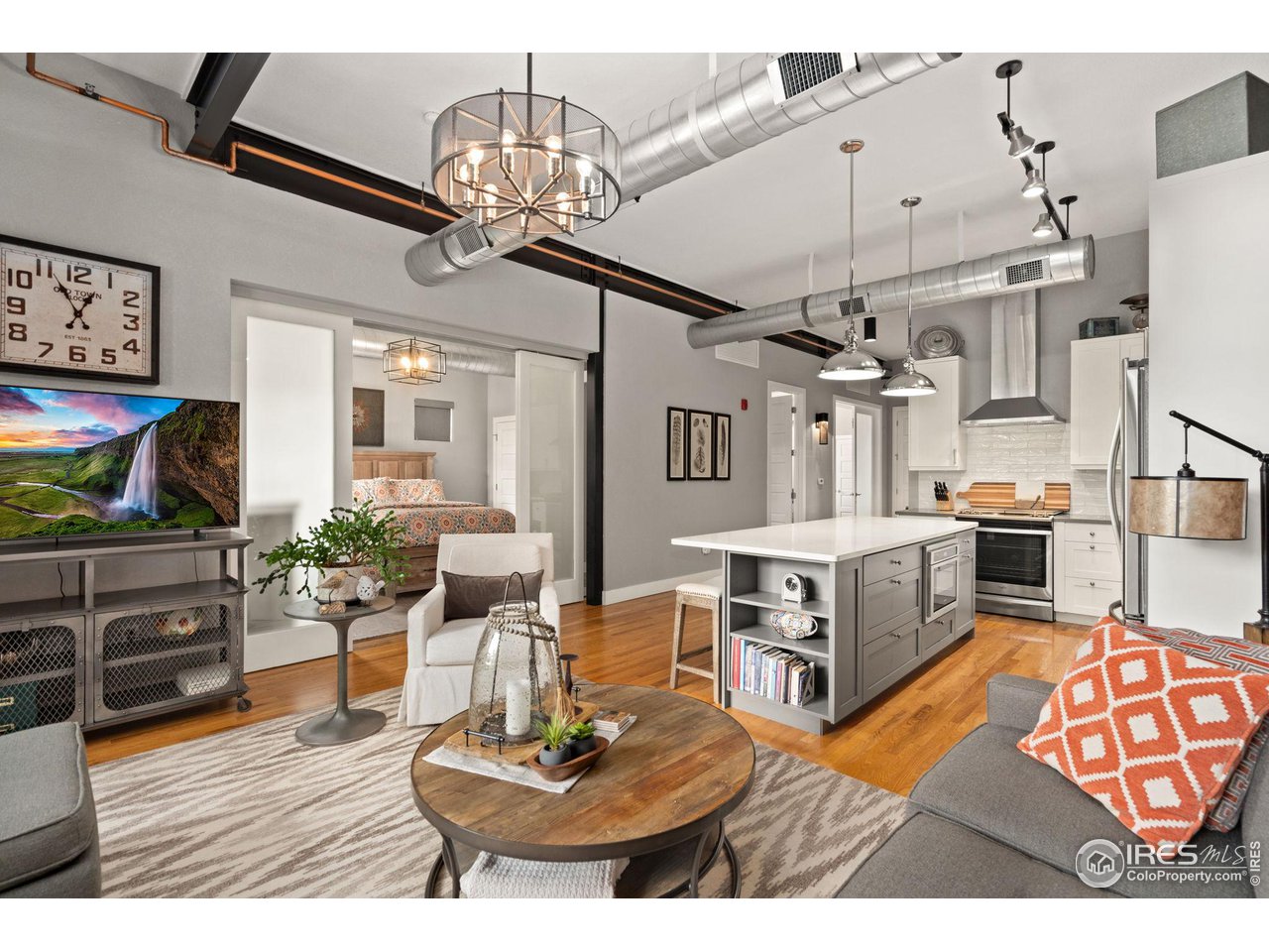 210 W Magnolia St 350