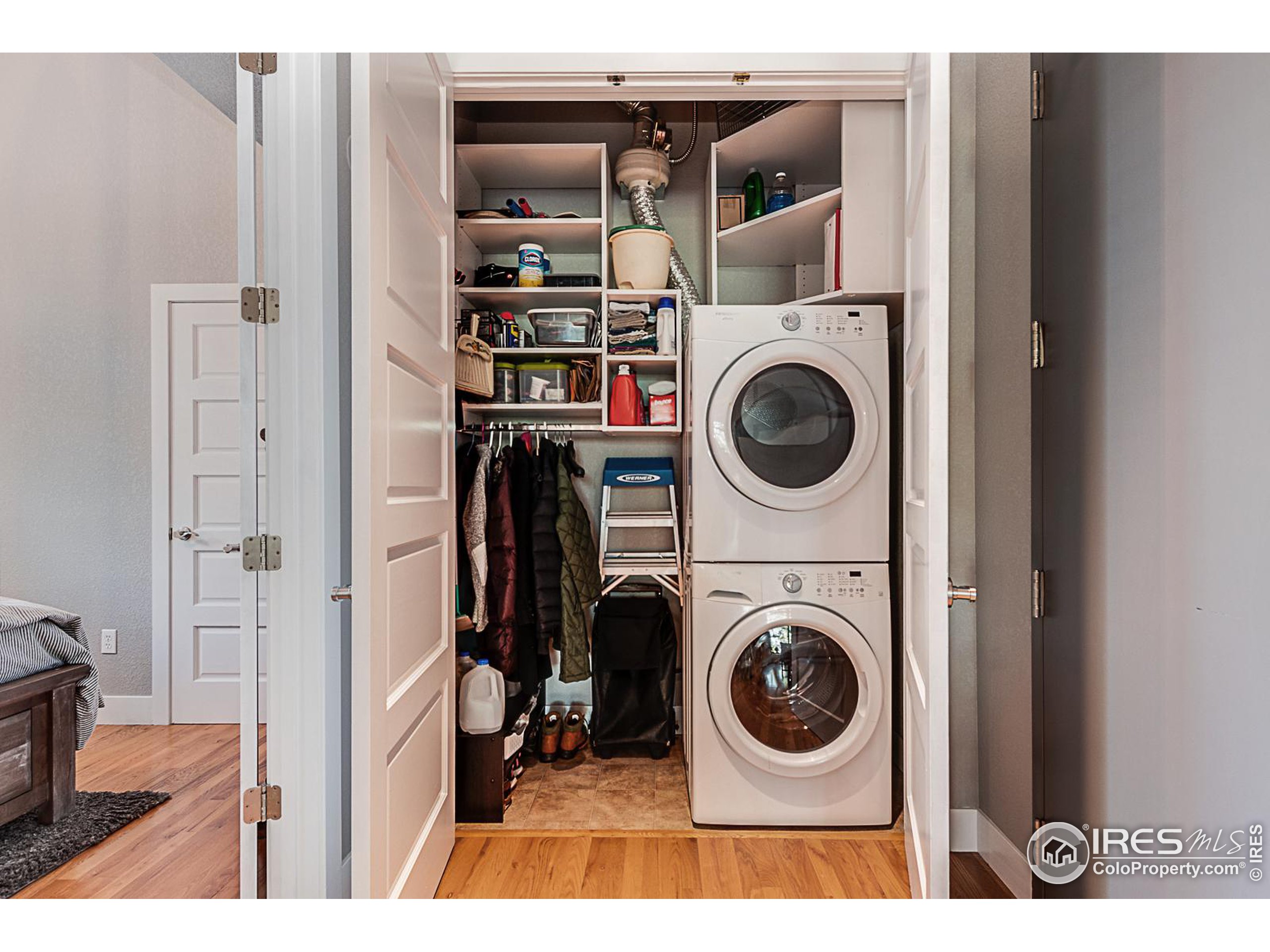 210 W Magnolia St 350