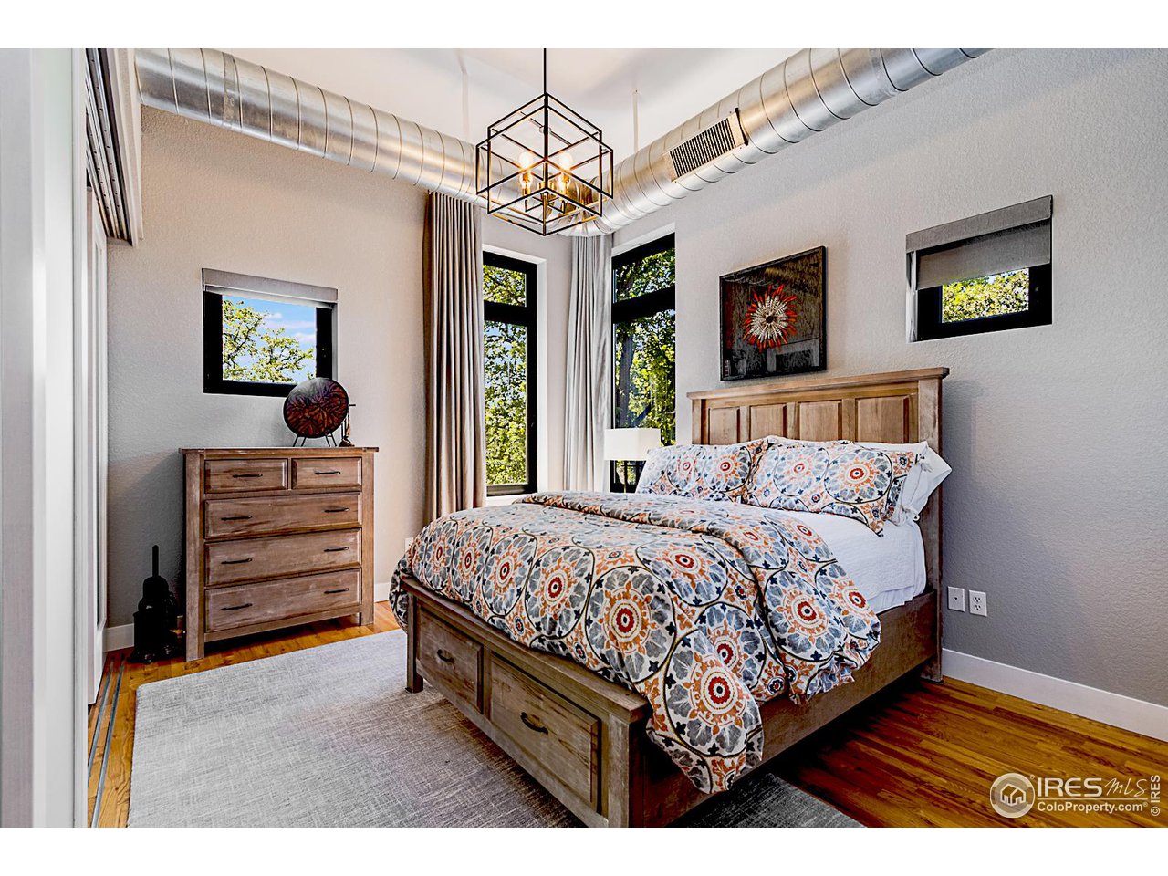 210 W Magnolia St 350