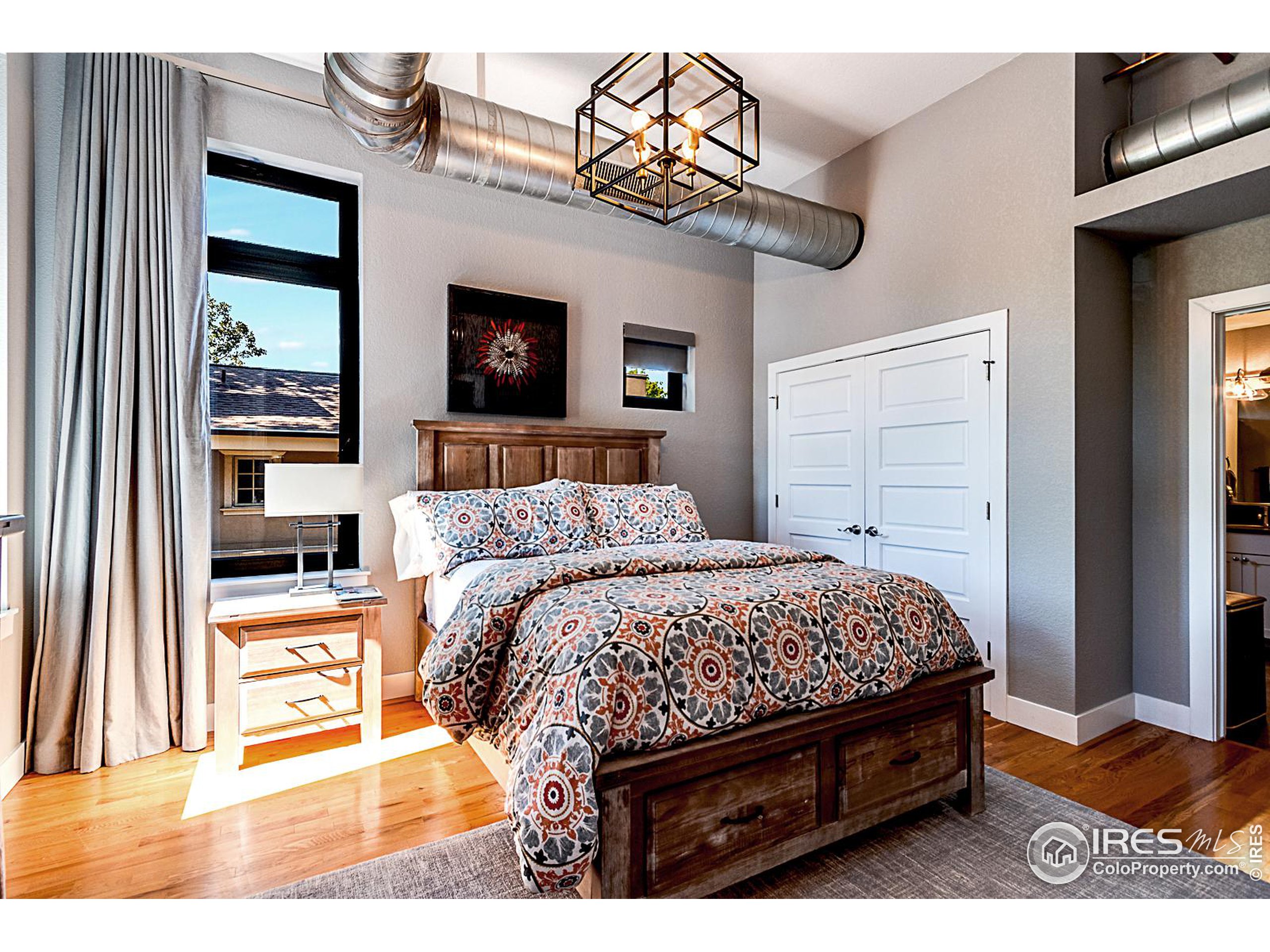 210 W Magnolia St 350