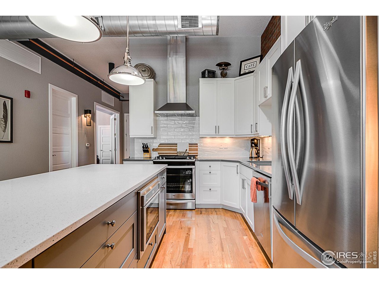 210 W Magnolia St 350