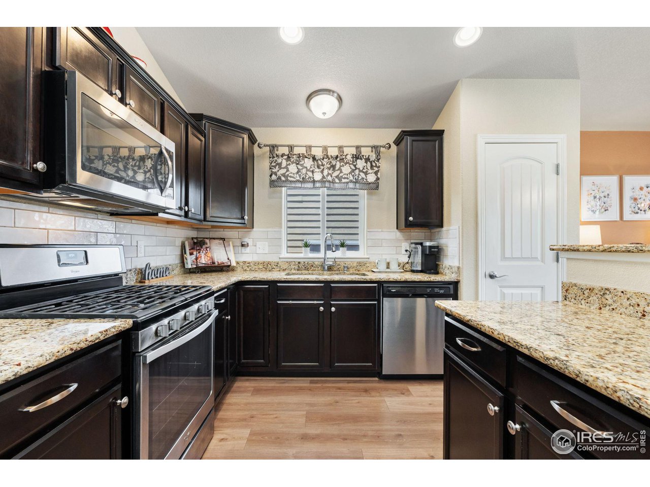 1538 Hanging Valley Ln