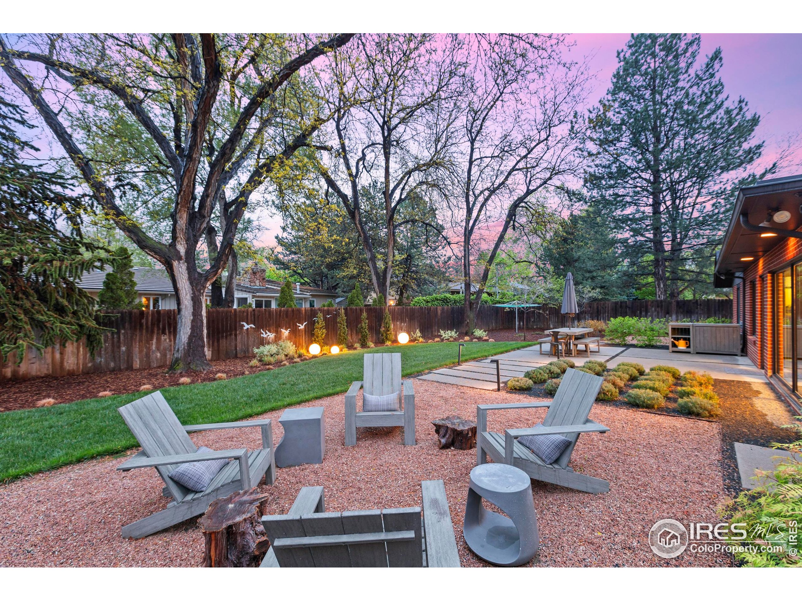 1900 Seminole Dr