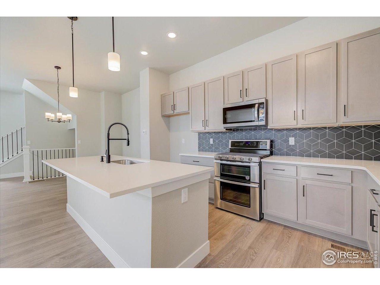 5962 Rendezvous Pkwy