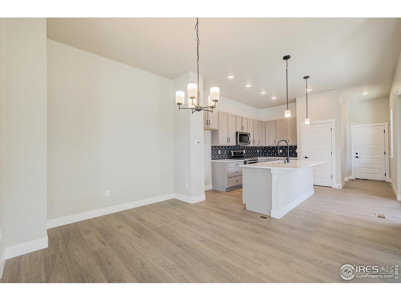 5962 Rendezvous Pkwy