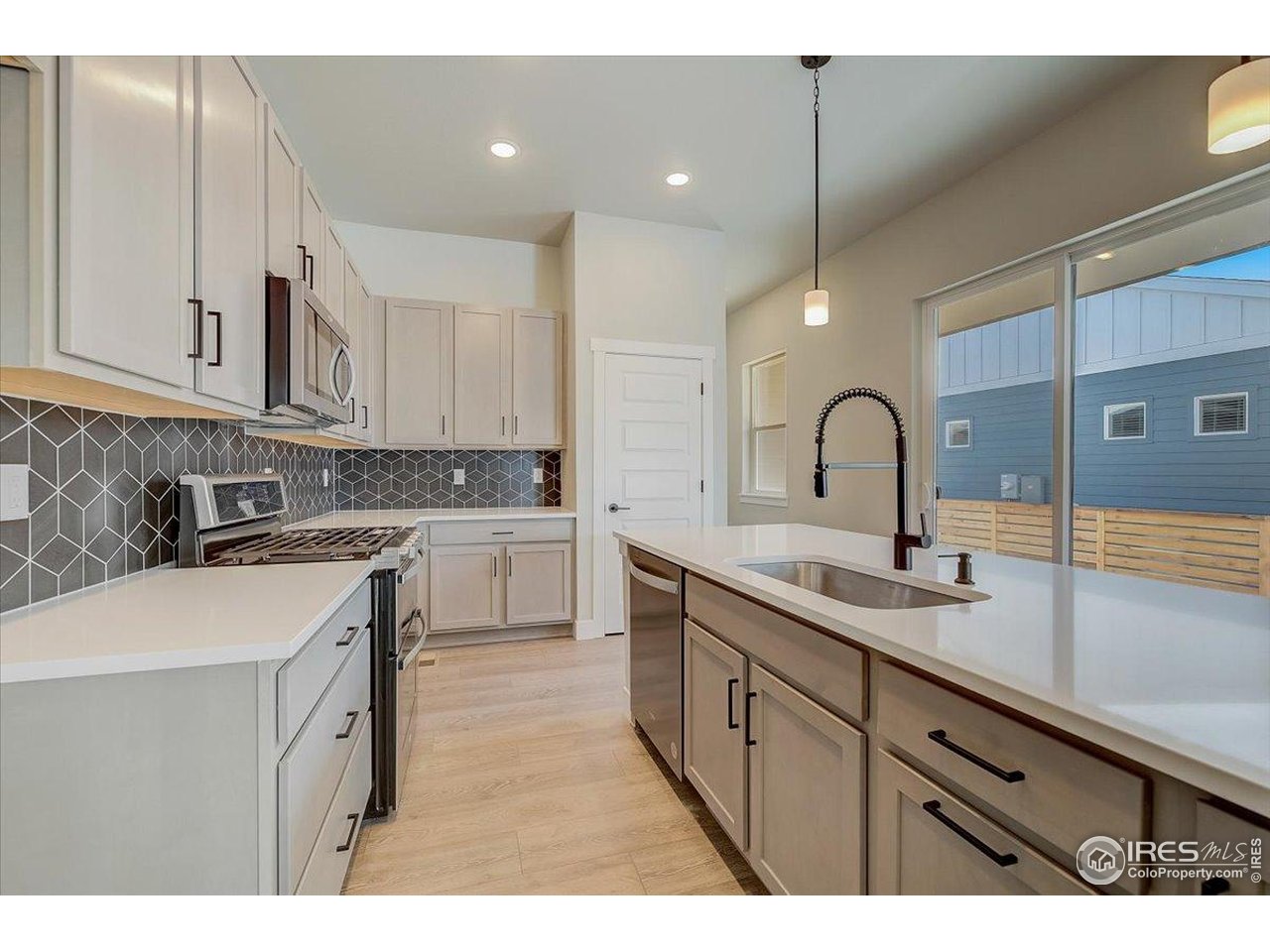 5962 Rendezvous Pkwy