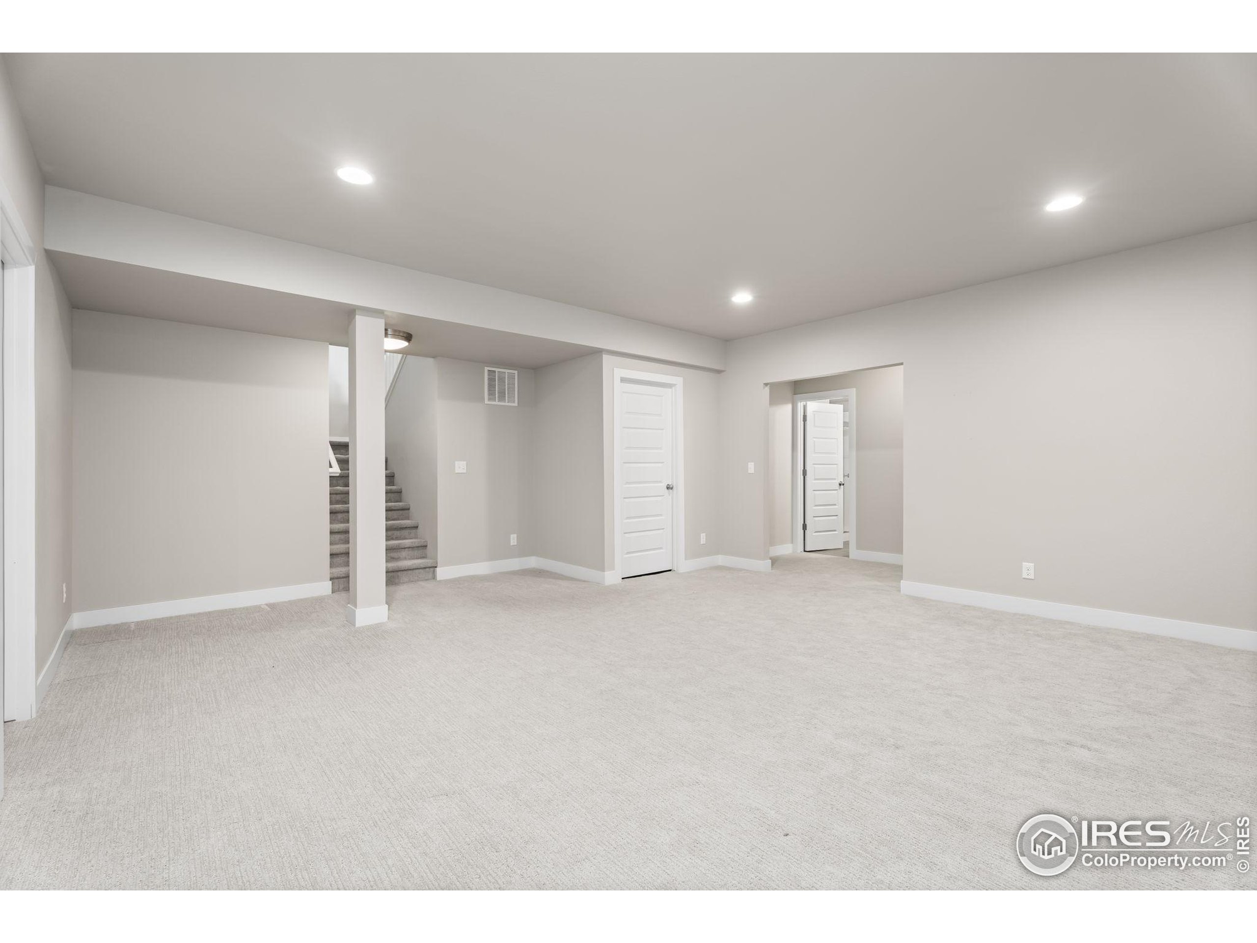 6977 Foxton Ct