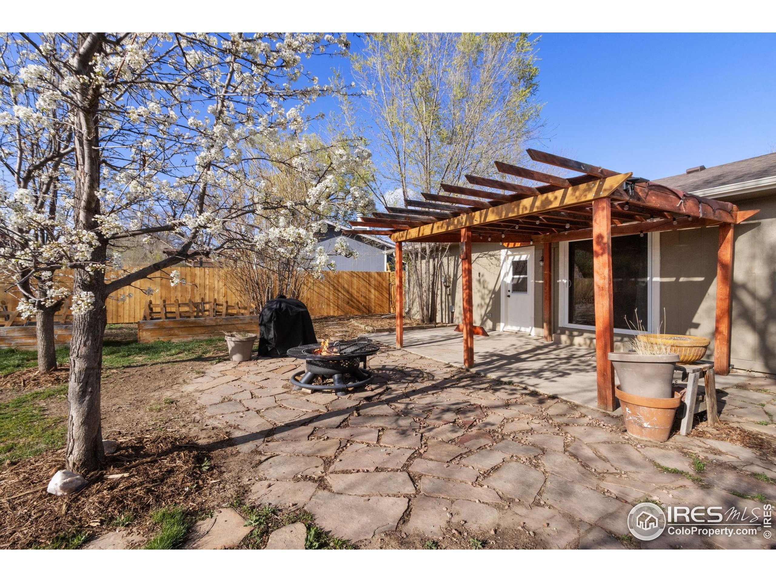 2139 Donna Ct