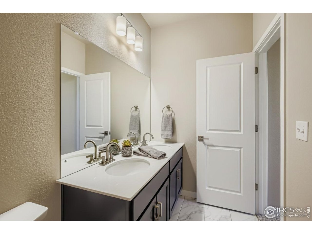 857 Merganser Dr